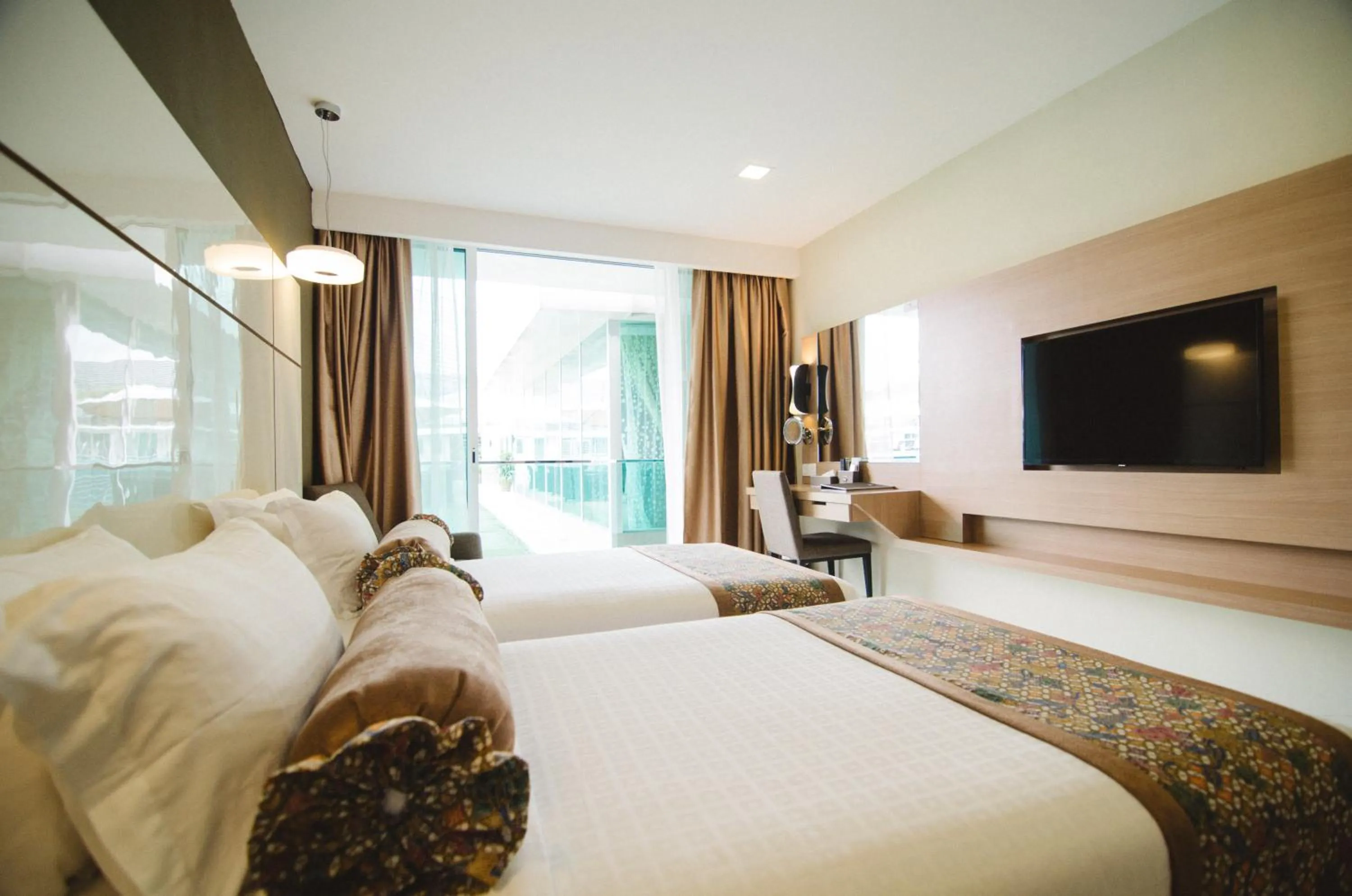 Shower, Bed in Hotel Sfera