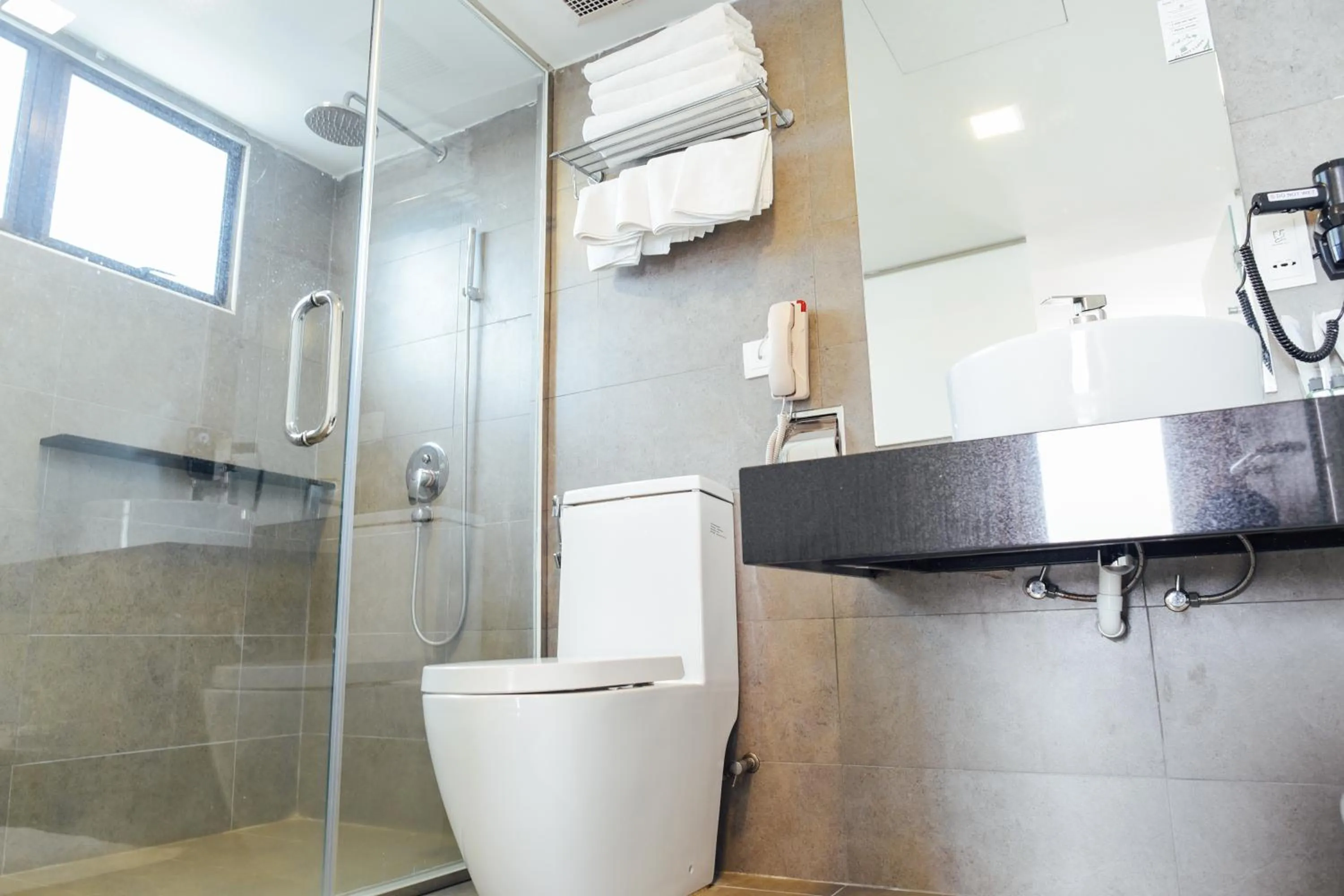 Toilet in Hotel Sfera