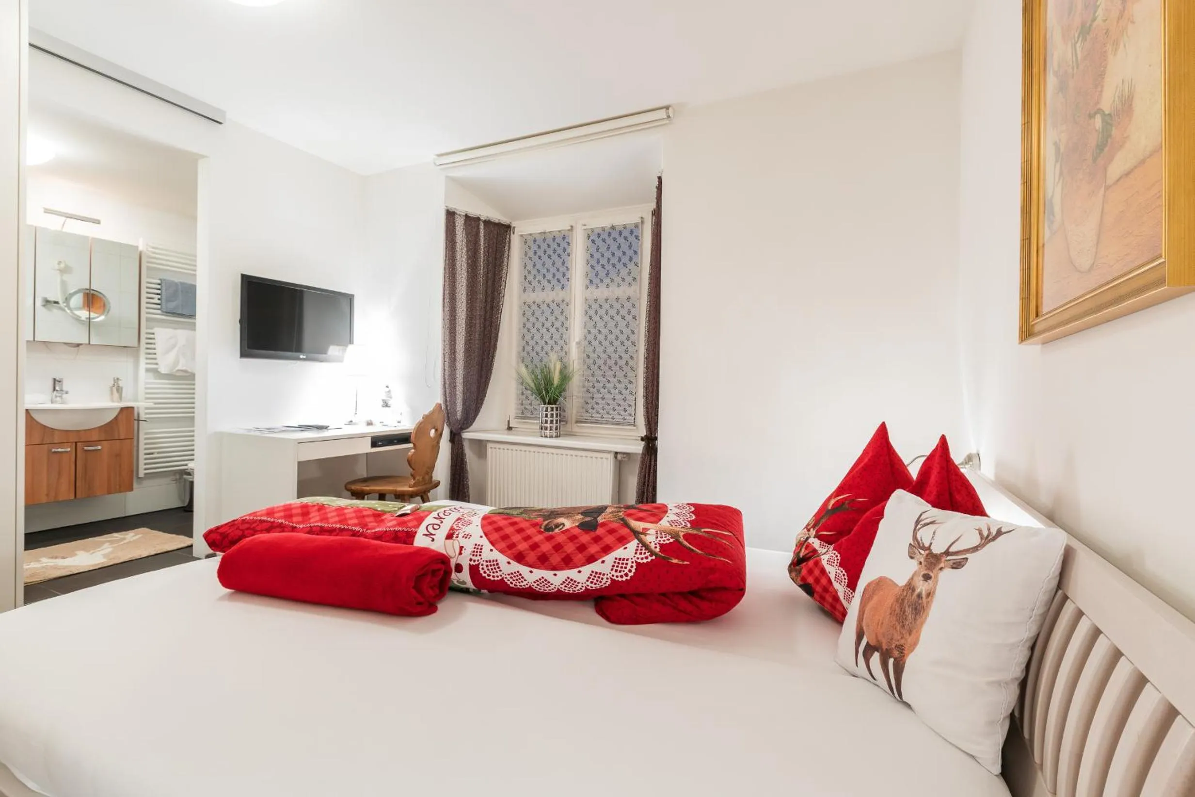 Photo of the whole room, Bed in Hotel Krone