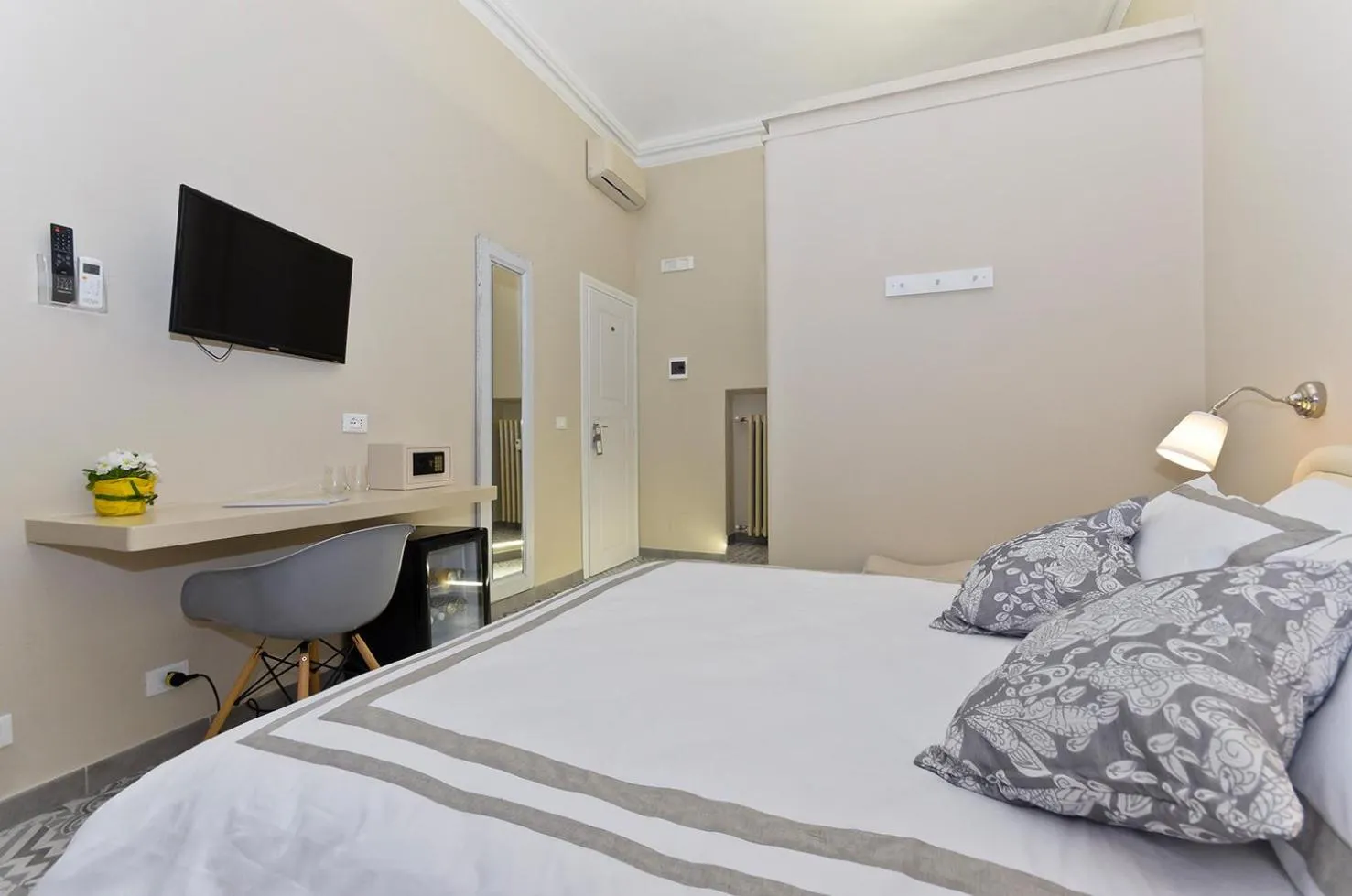 Bedroom, Bed in TOHOUSE Rooms