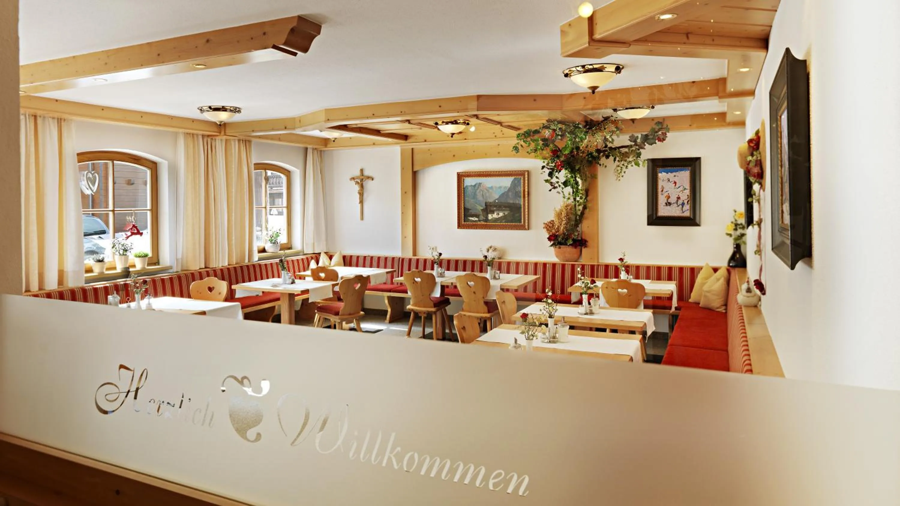 Restaurant/places to eat in Landhaus Strolz