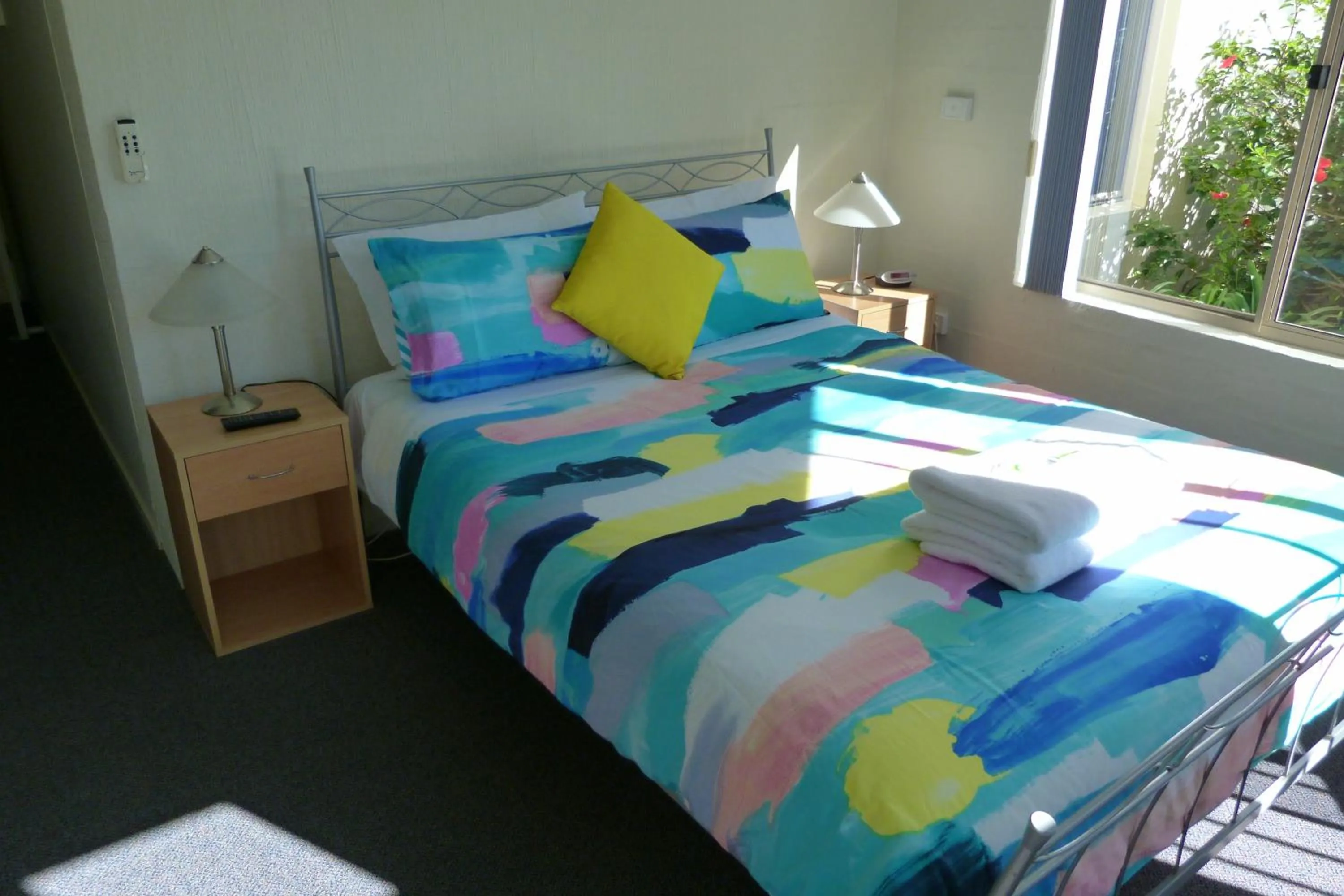 Bedroom, Bed in Sails Luxury Apartments Merimbula