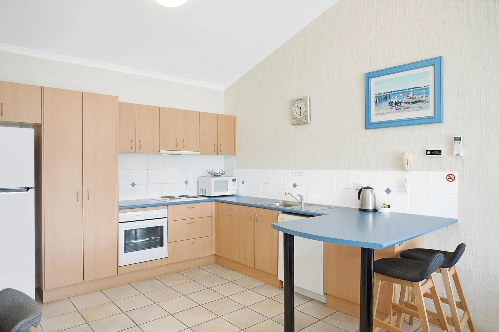 Kitchen or kitchenette in Sails Luxury Apartments Merimbula