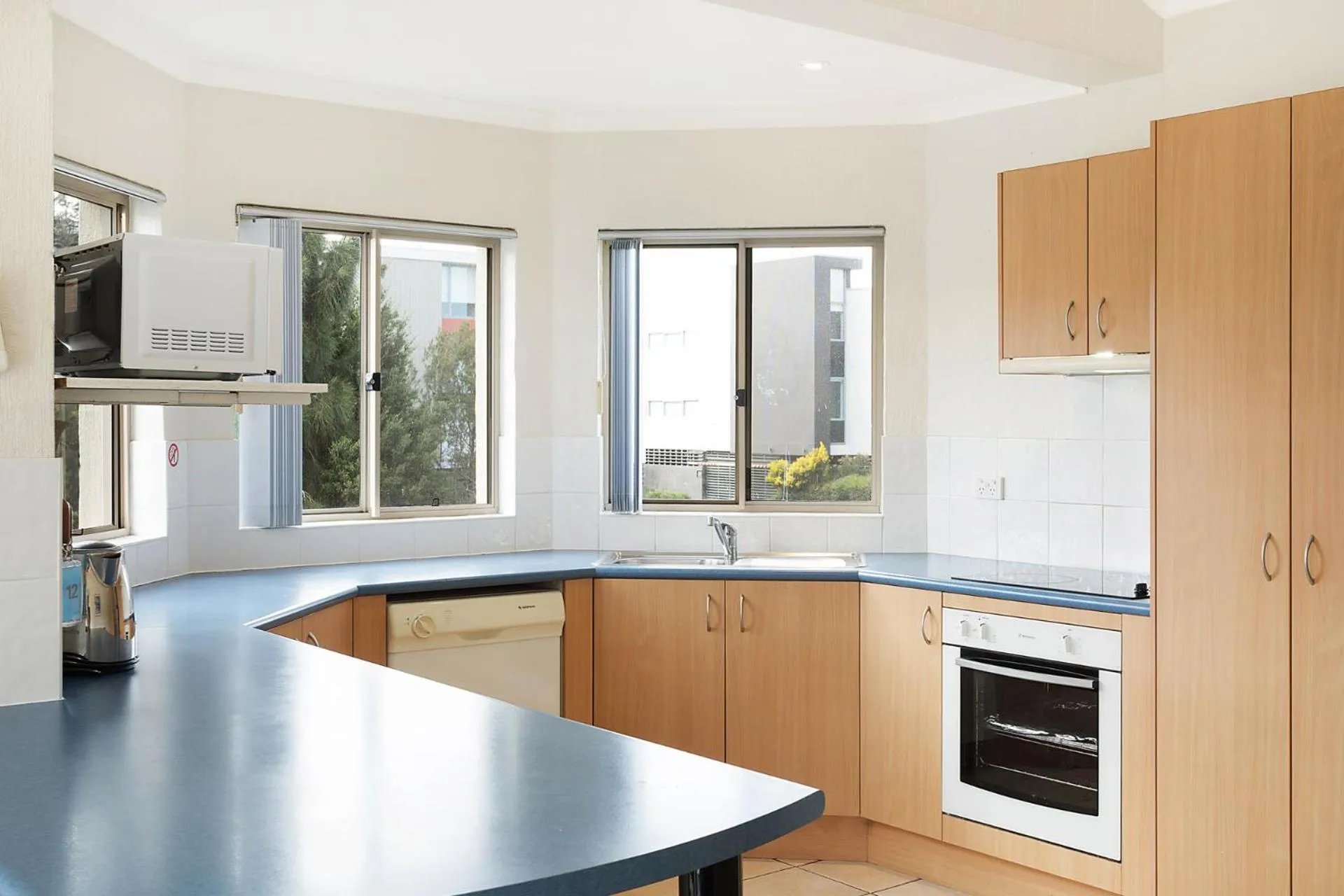 Kitchen or kitchenette in Sails Luxury Apartments Merimbula