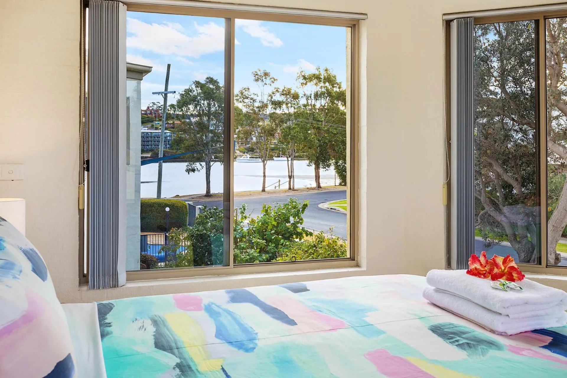 Sea view, Bed in Sails Luxury Apartments Merimbula