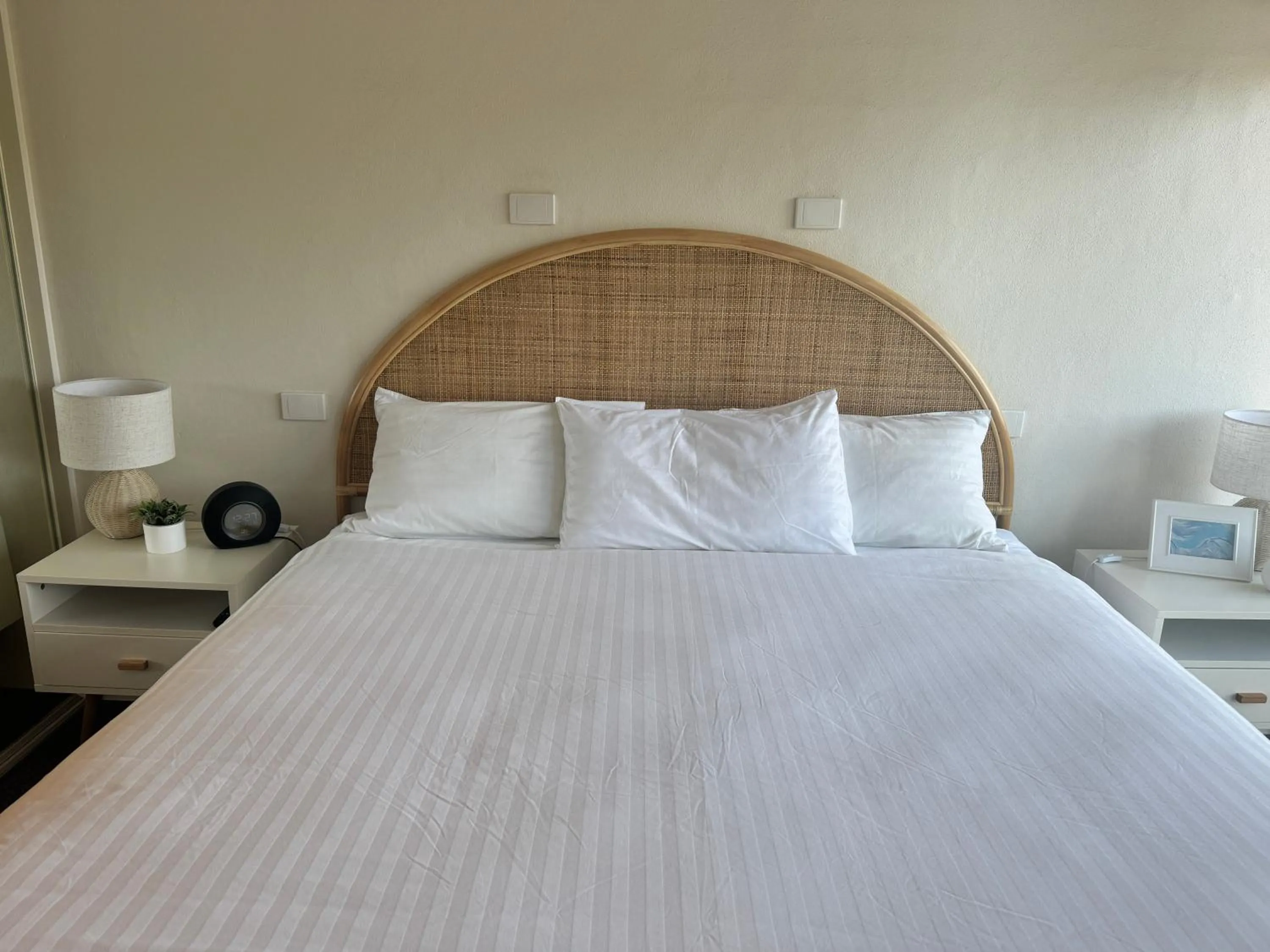 Bedroom, Bed in BlueWater Apartments