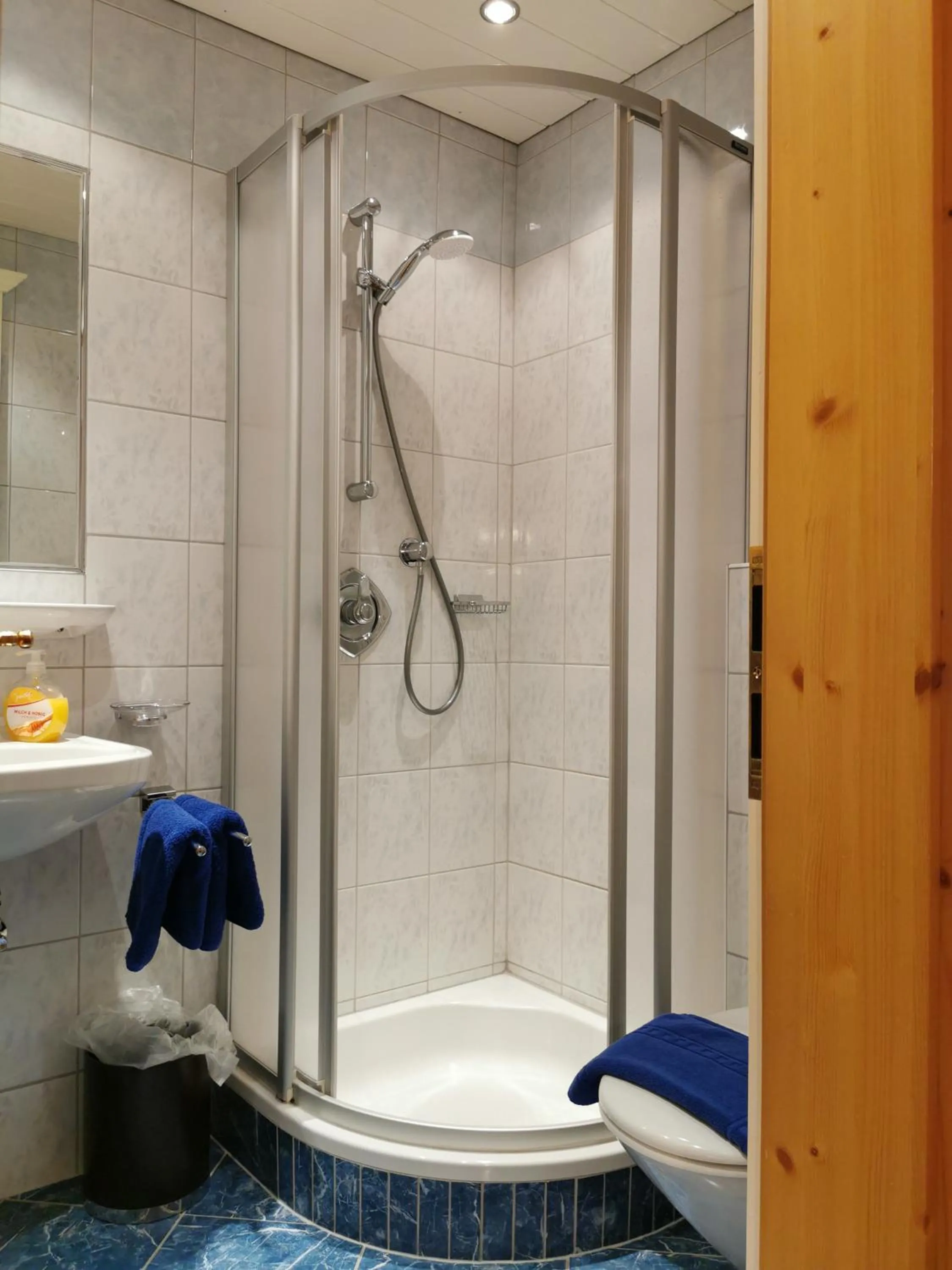 Bathroom in Hotel Garni Schönblick