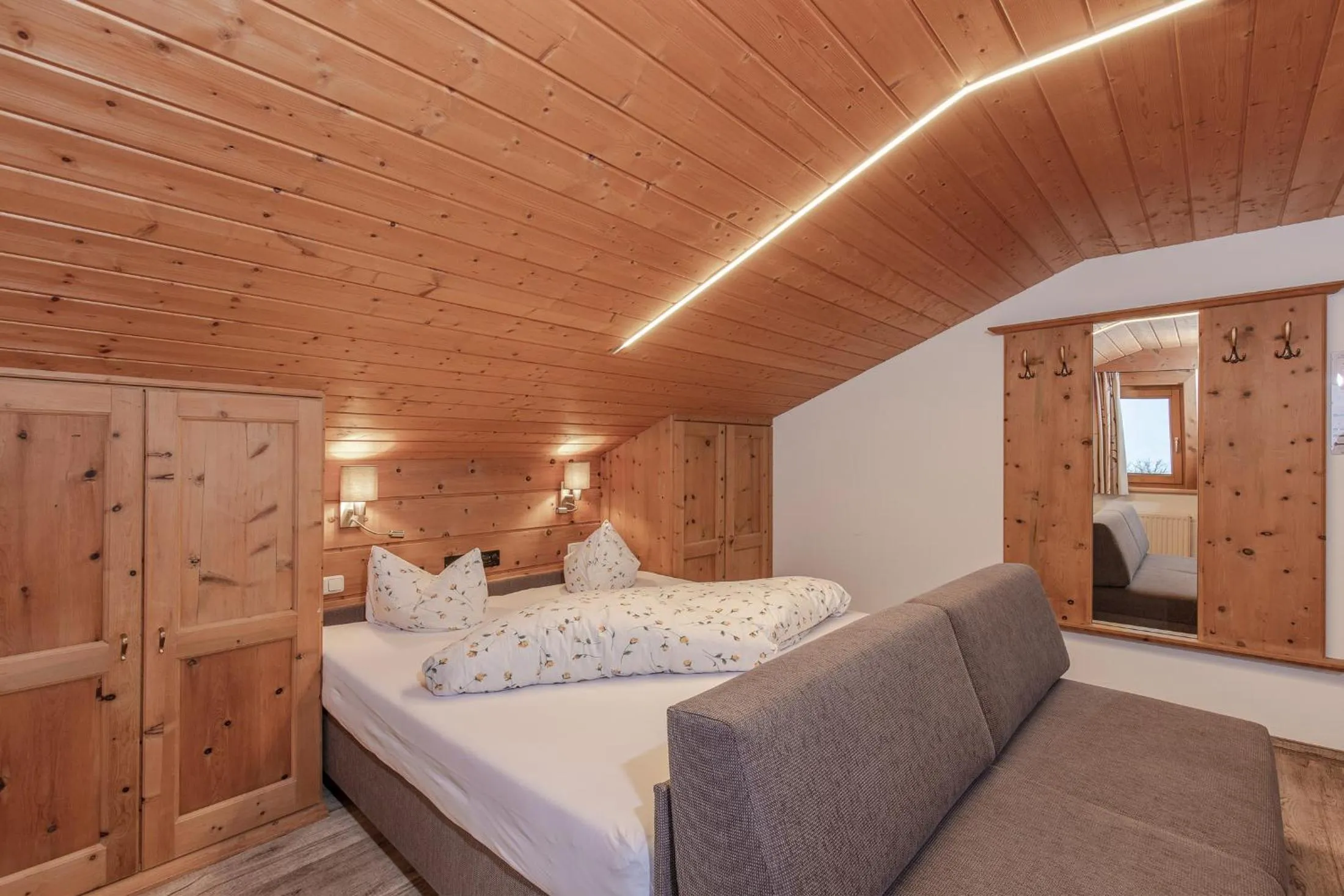 Photo of the whole room, Bed in Hotel Garni Schönblick