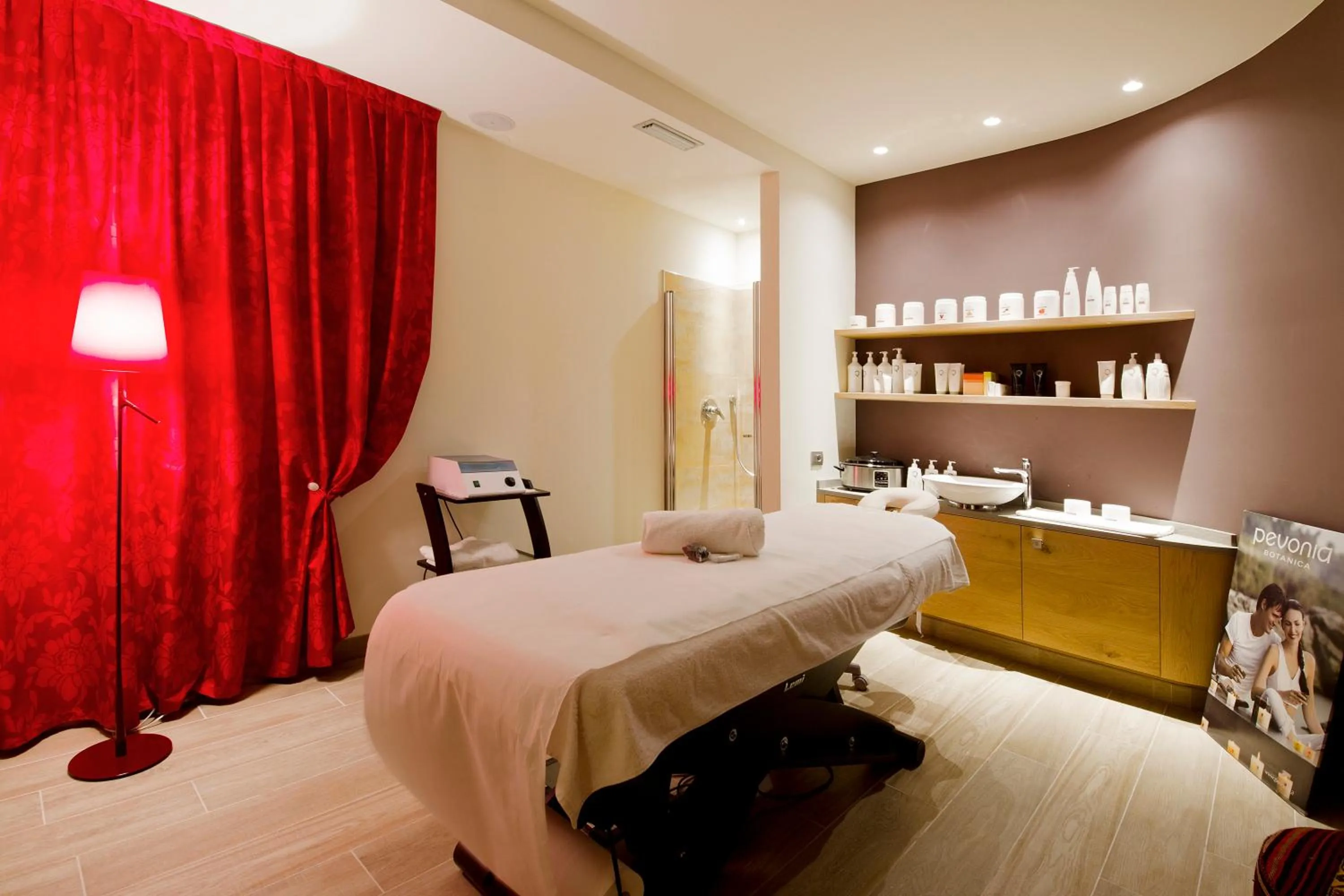 Spa and wellness centre/facilities, Bed in Hotel Ambassador
