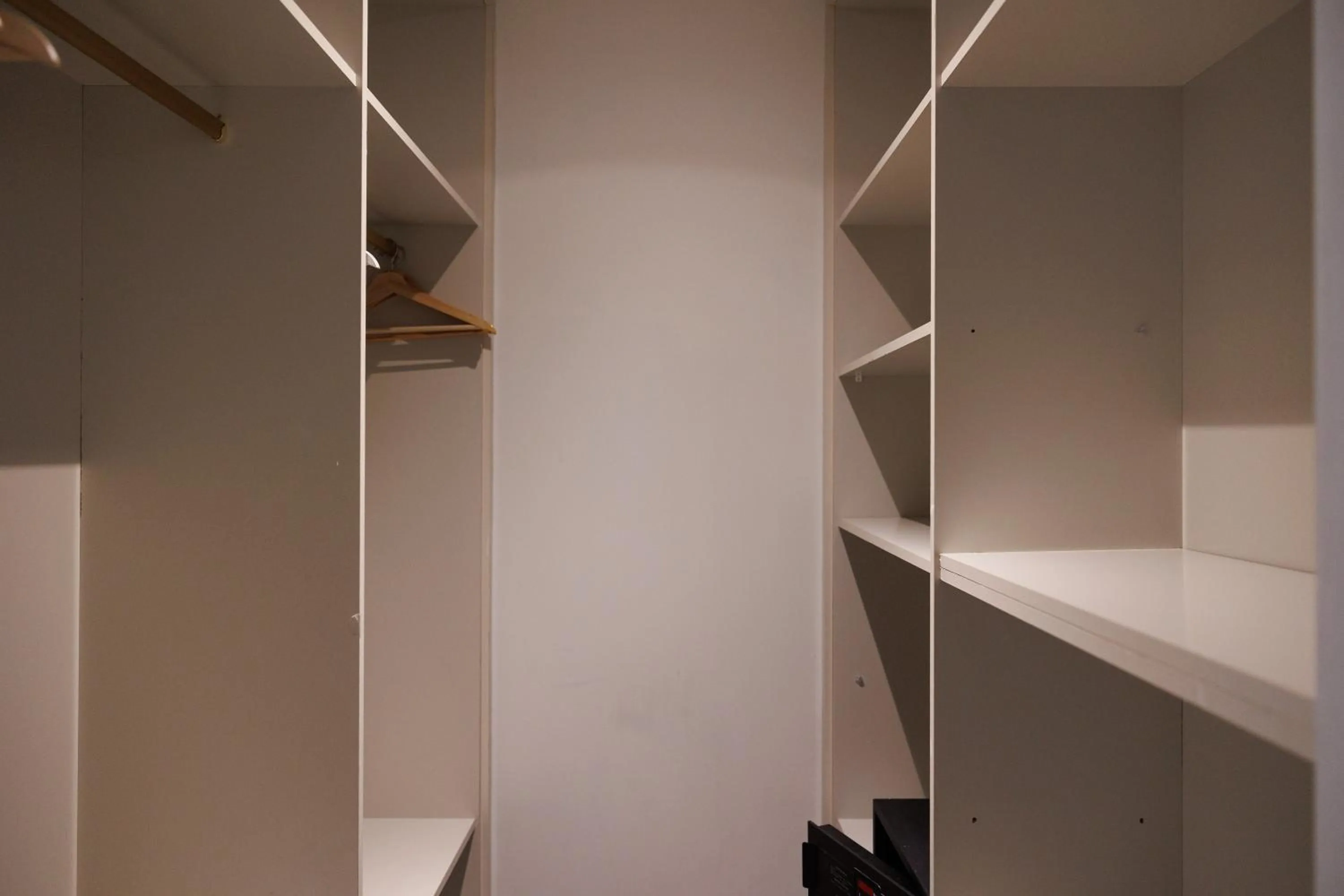 wardrobe in Slow Suites Gran Vía