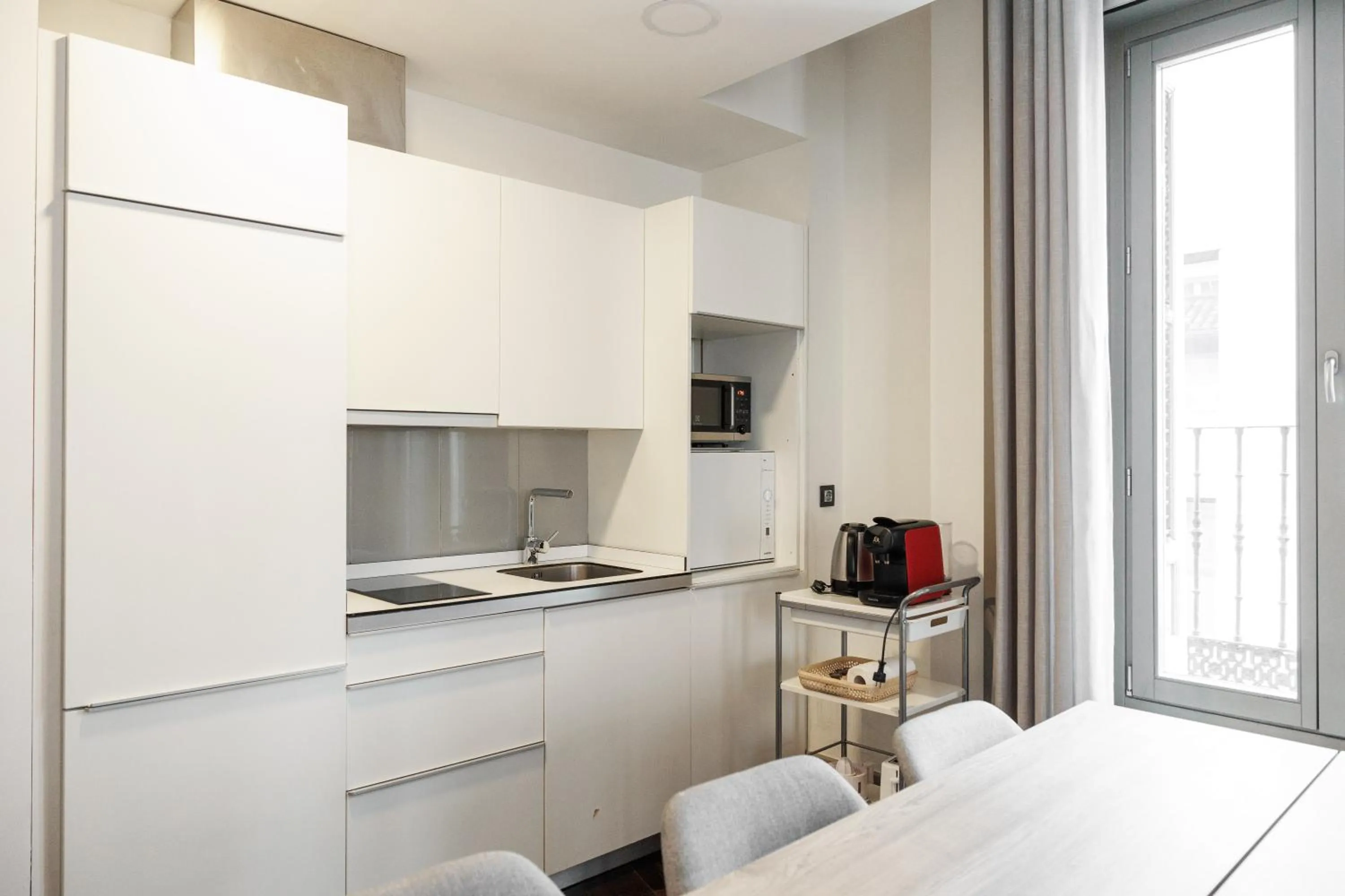 kitchen in Slow Suites Gran Vía