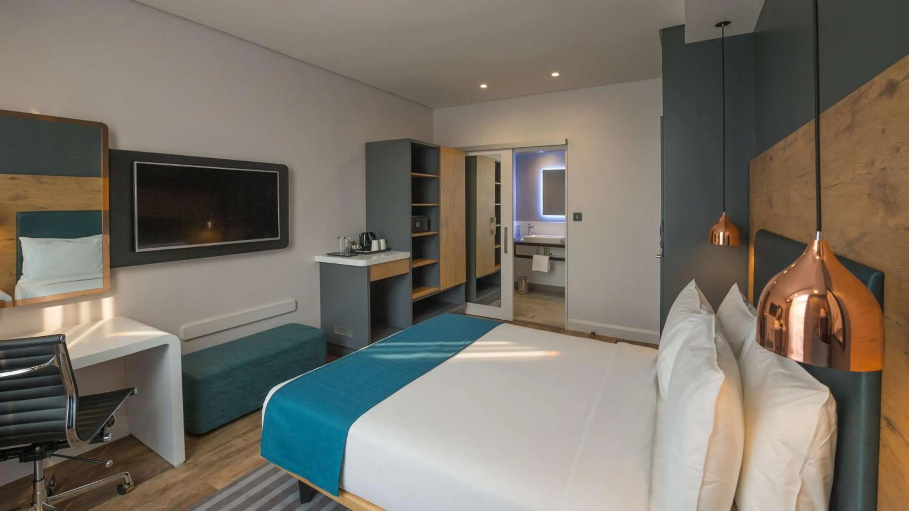 Bedroom, Bed in Garden Court Kitwe