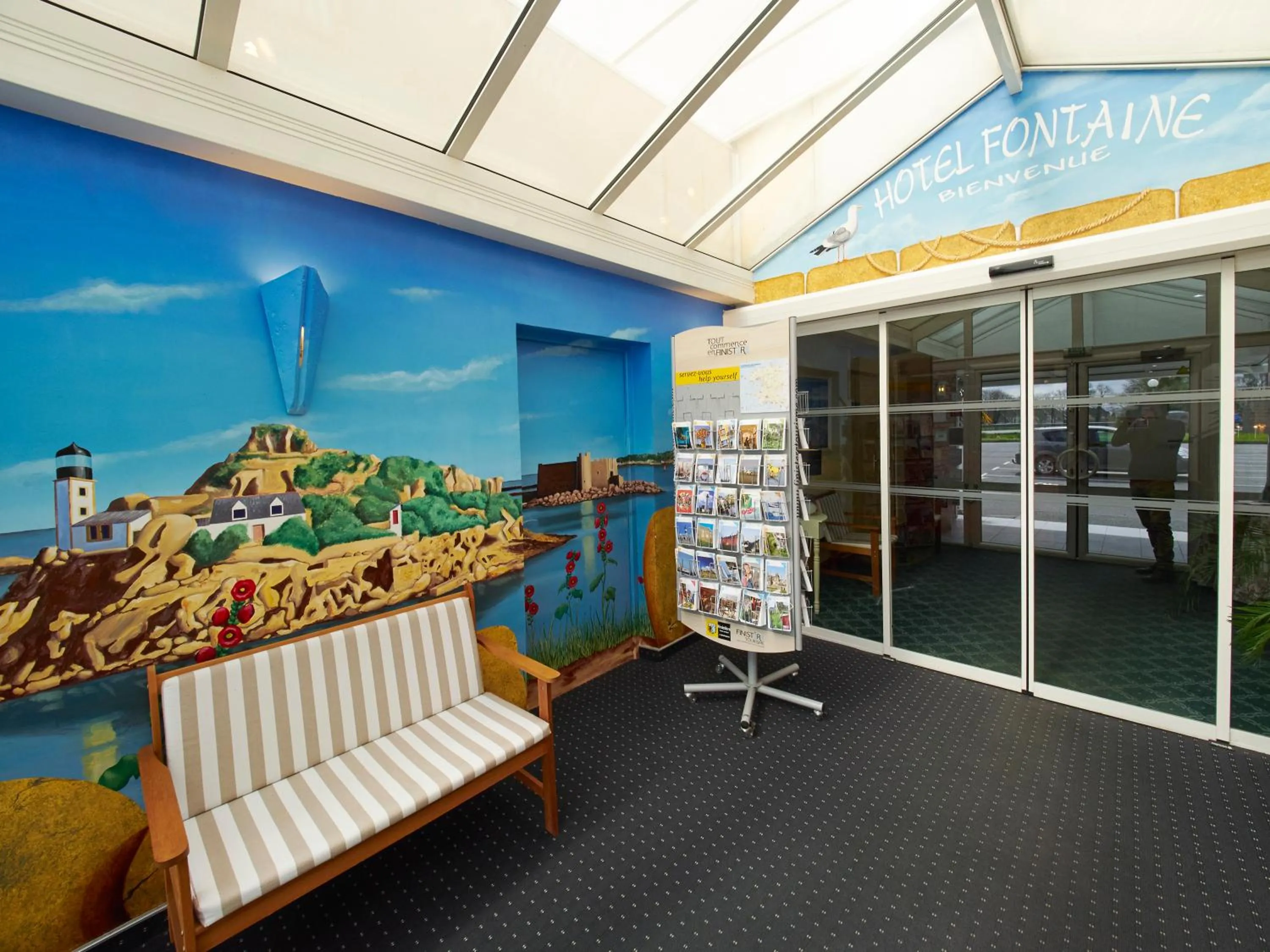 Lobby or reception in Hôtel Fontaine, Morlaix
