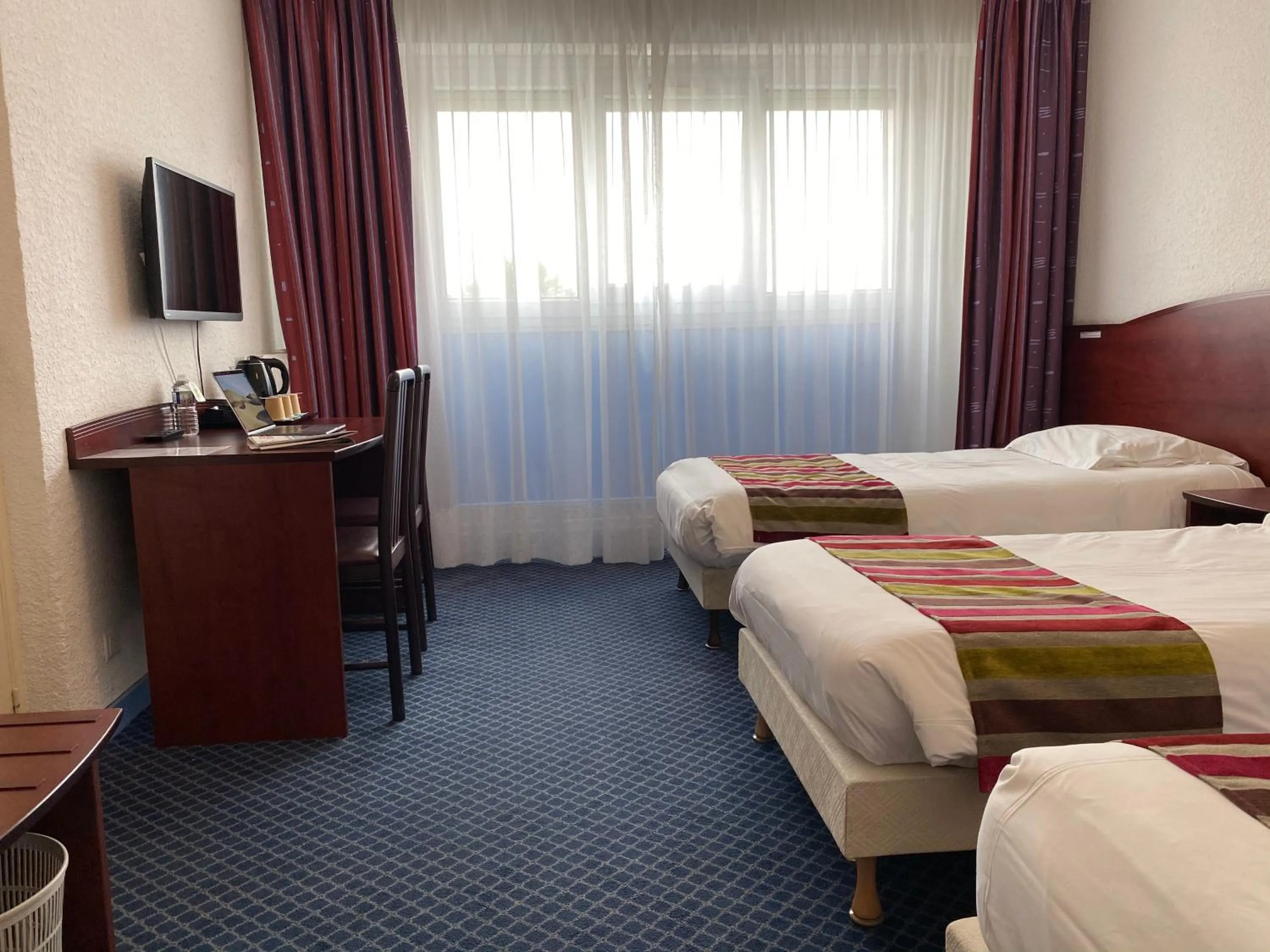 Bed in Hôtel Fontaine, Morlaix