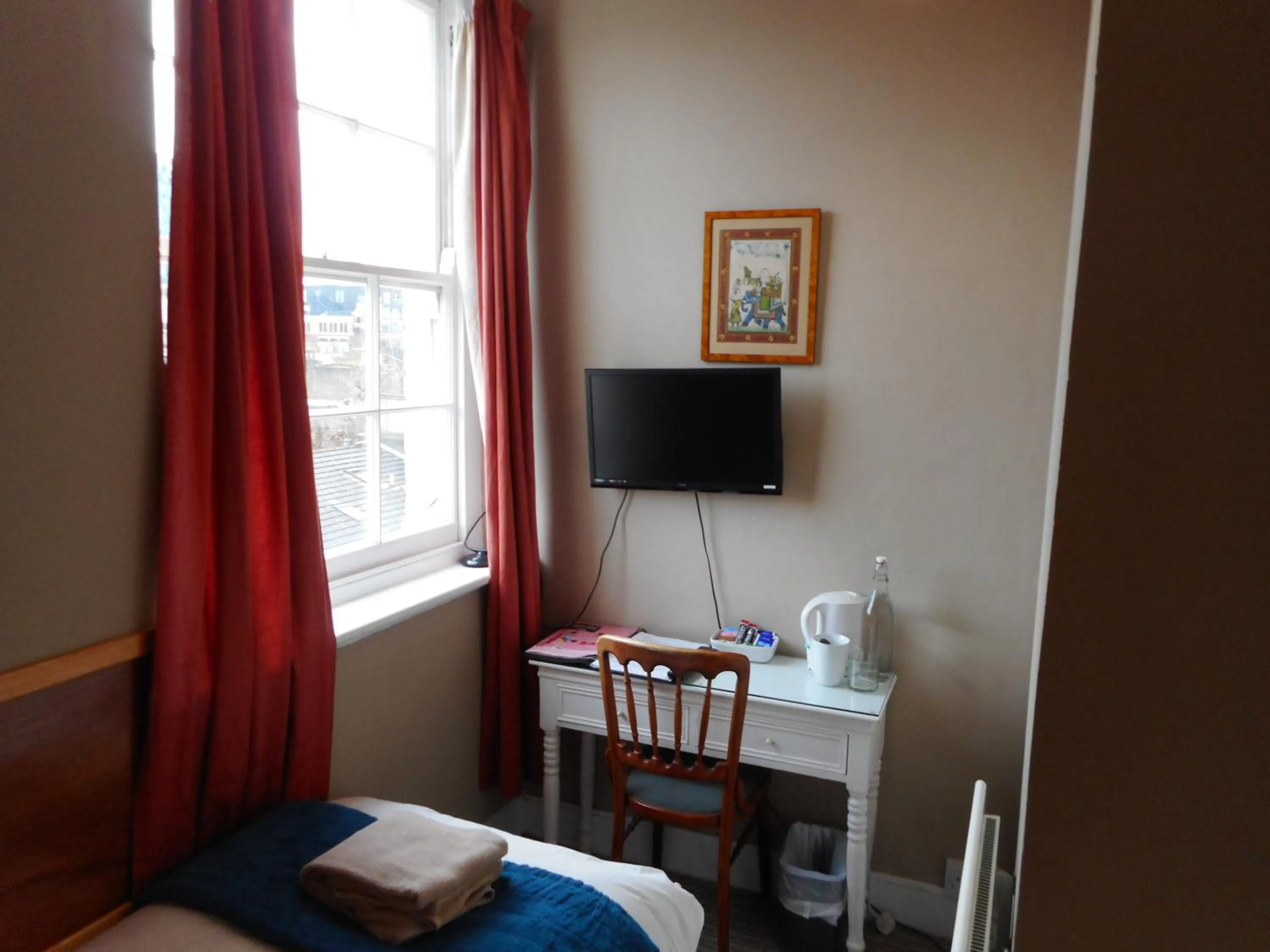 Single Room with Shared Bathroom - single occupancy in Central Station