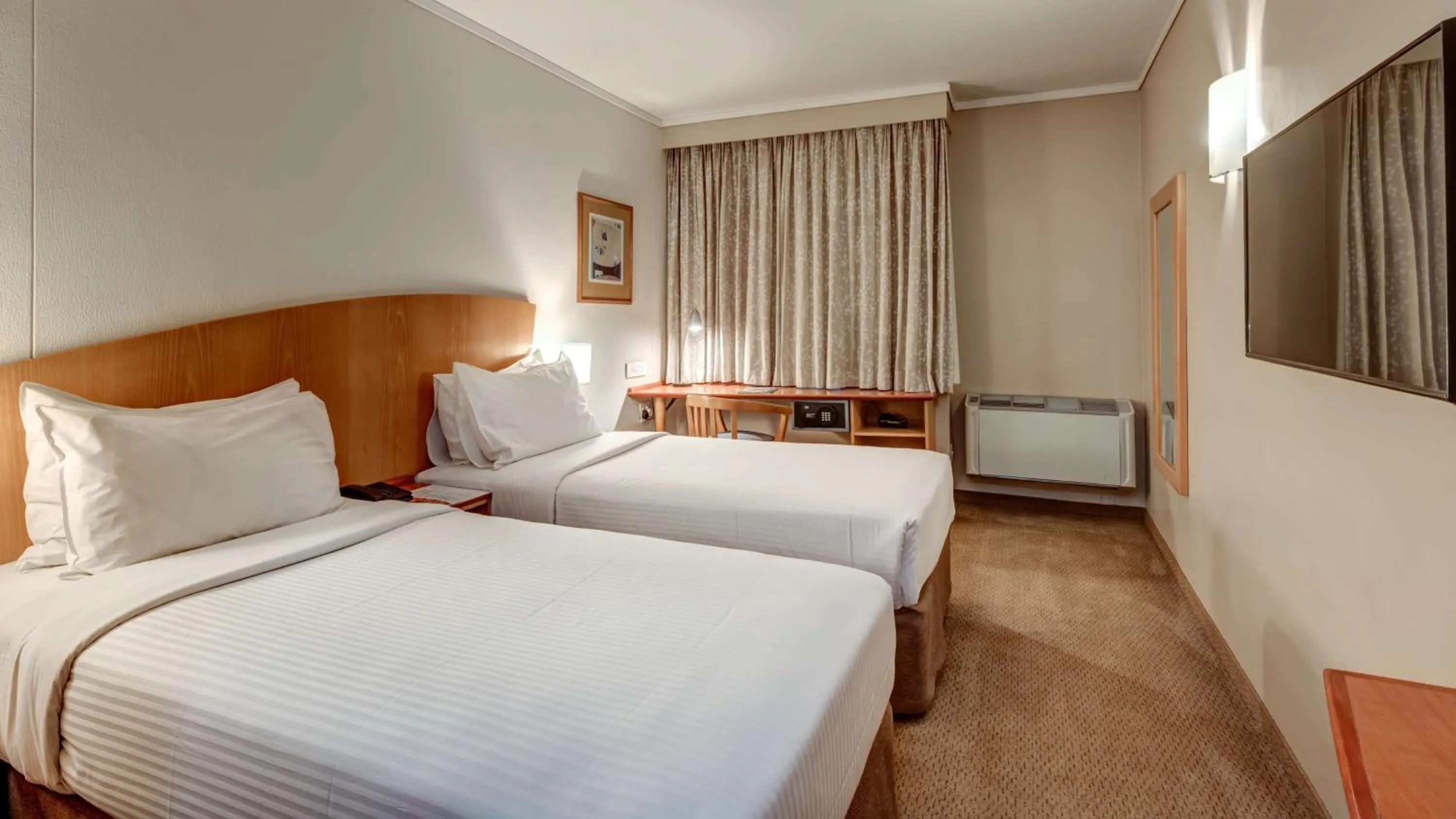 Photo of the whole room, Bed in StayEasy Pretoria