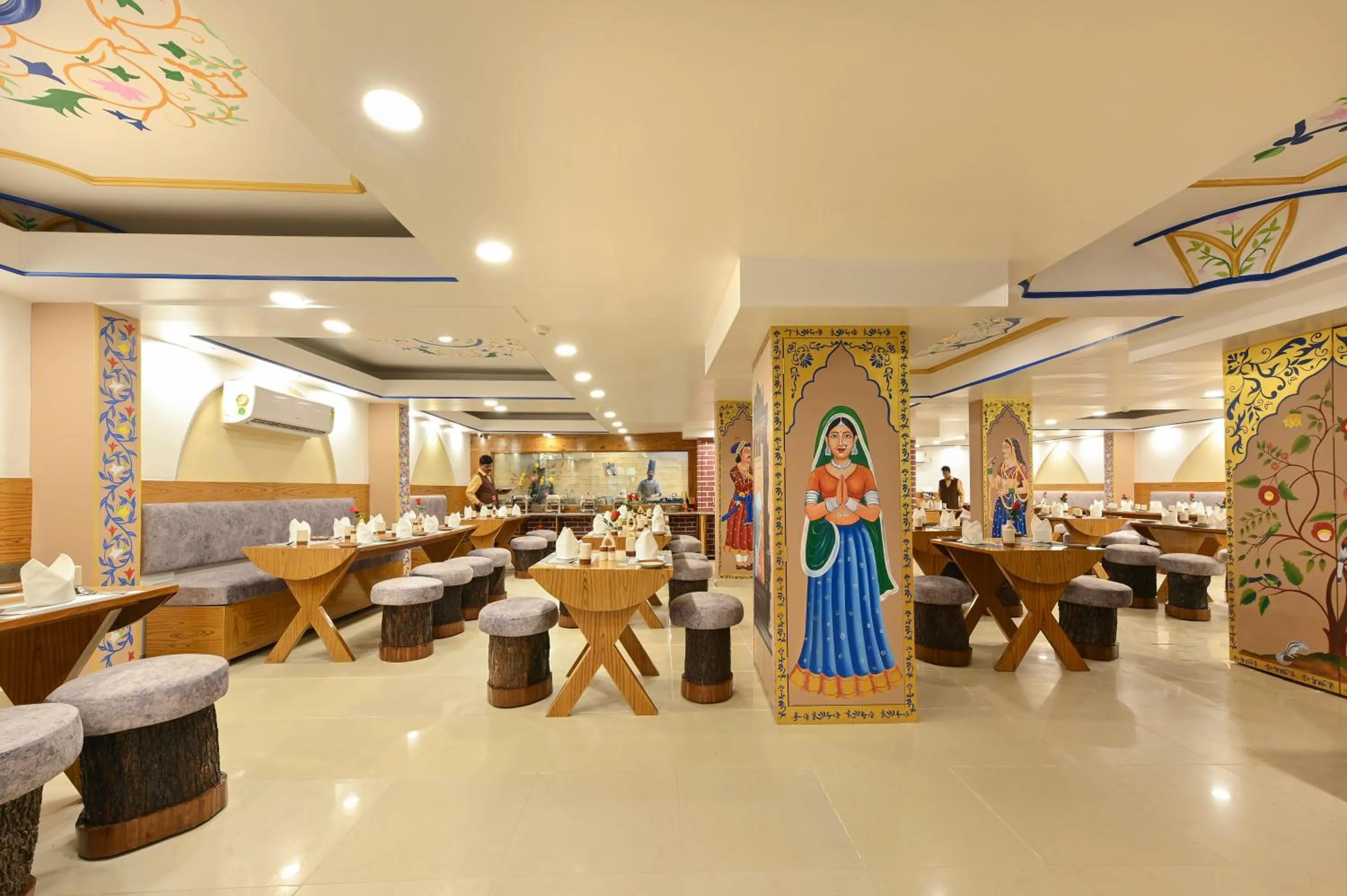 Restaurant/places to eat in Hotel Ganga Ratan