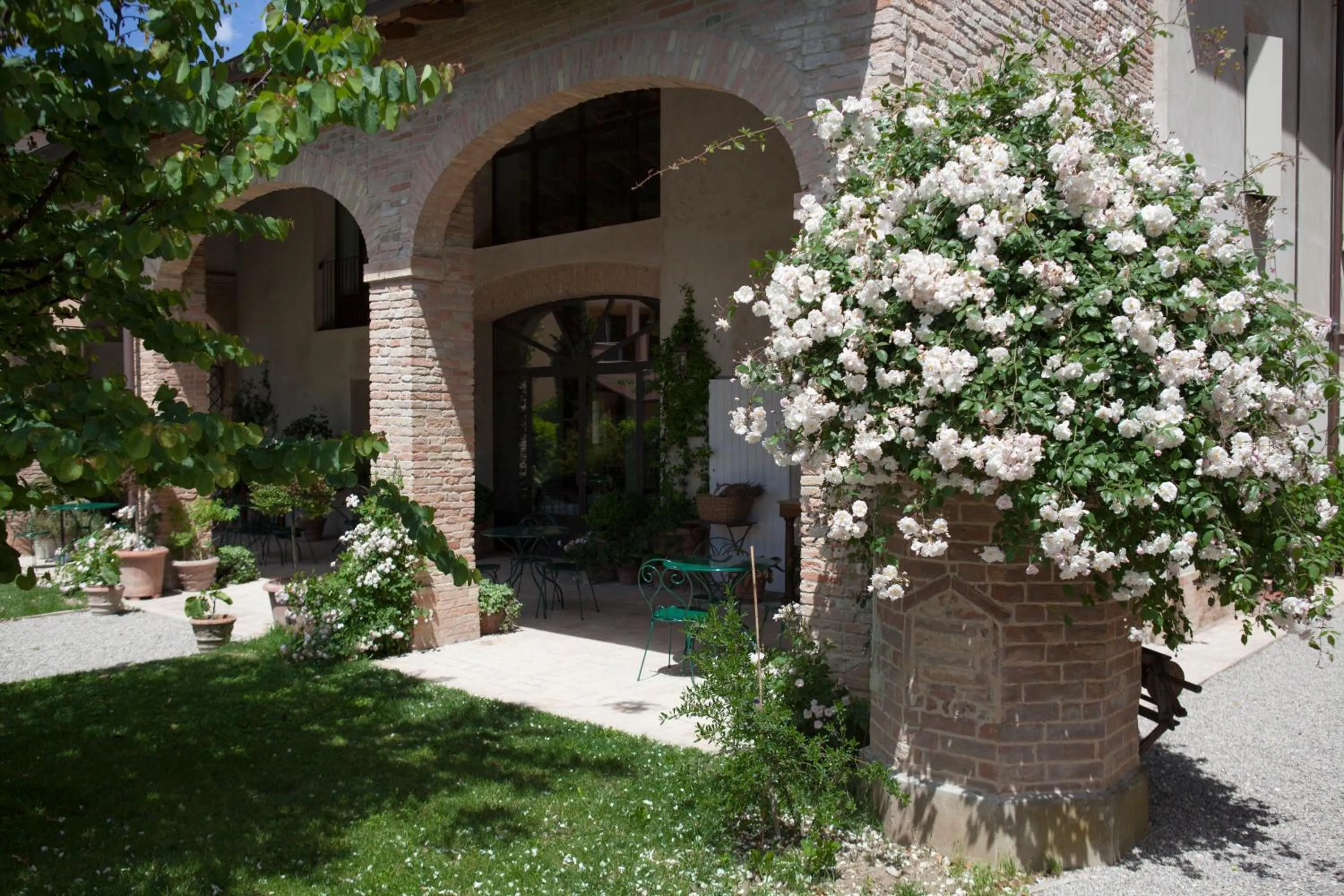 Facade/entrance in Villino di Porporano