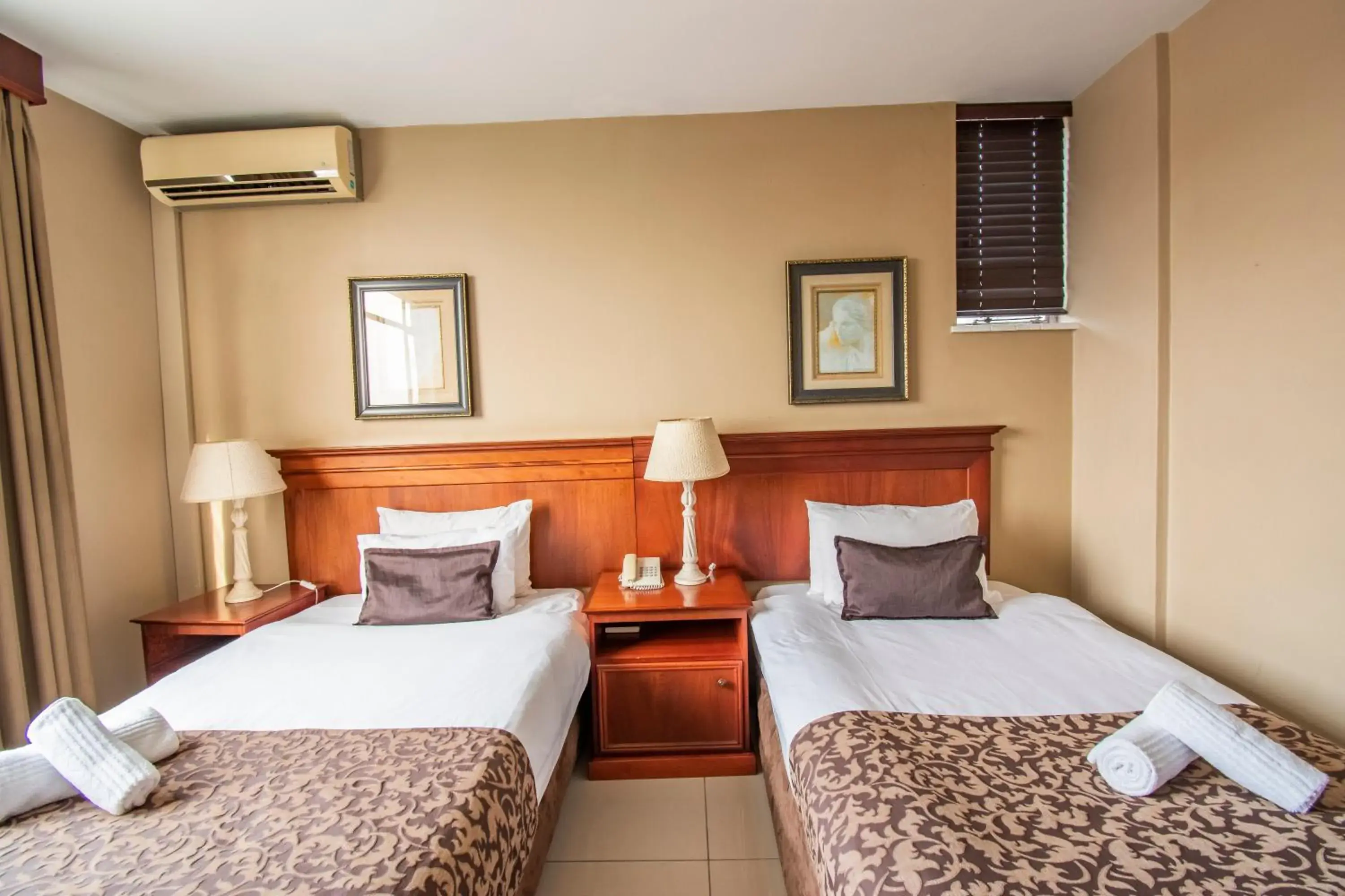 Standard Twin Room in Emakhosini Hotel On East Standard Twin Room in Emakhosini Hotel On East