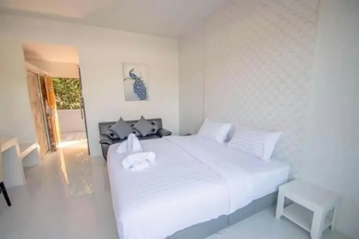 Photo of the whole room, Bed in Baan Yamoo Ranong