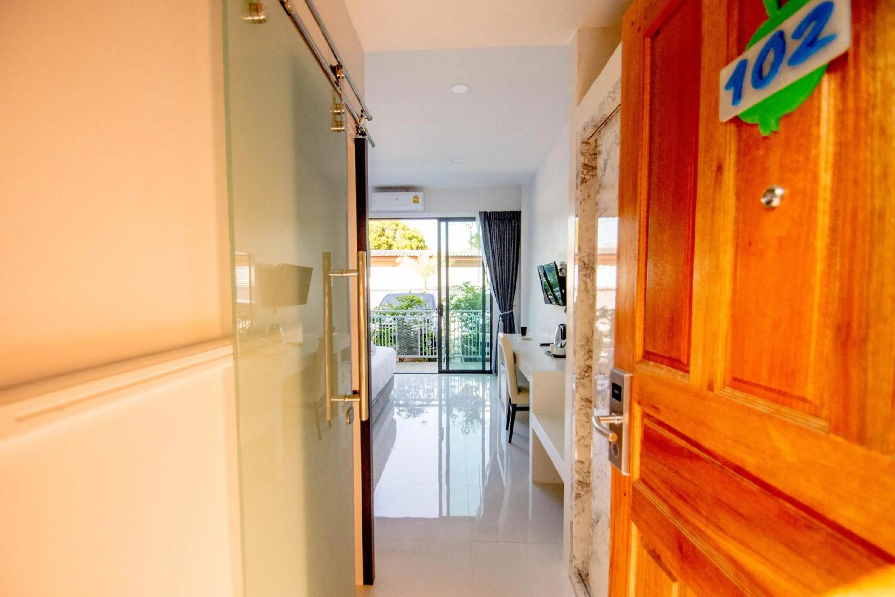 Photo of the whole room in Baan Yamoo Ranong