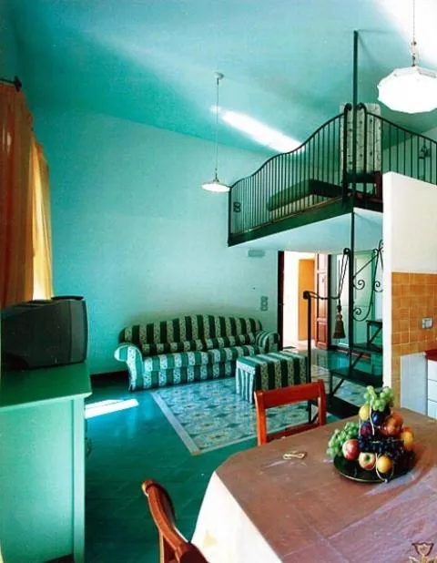 Living room, Bed in Hotel Del Sole Al Plebiscito