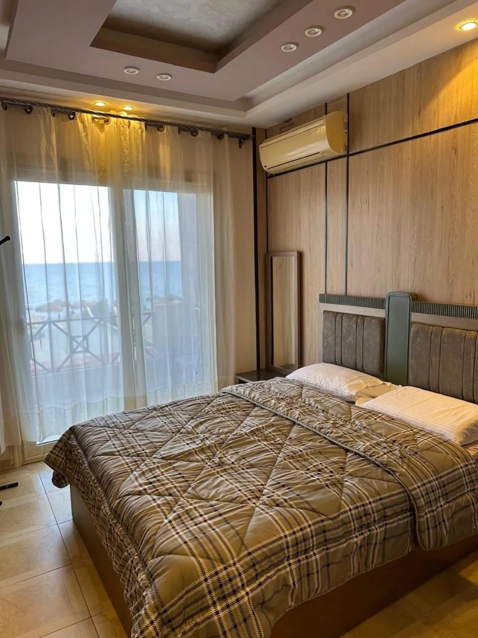 Bed in La Sirena Villa for Families only