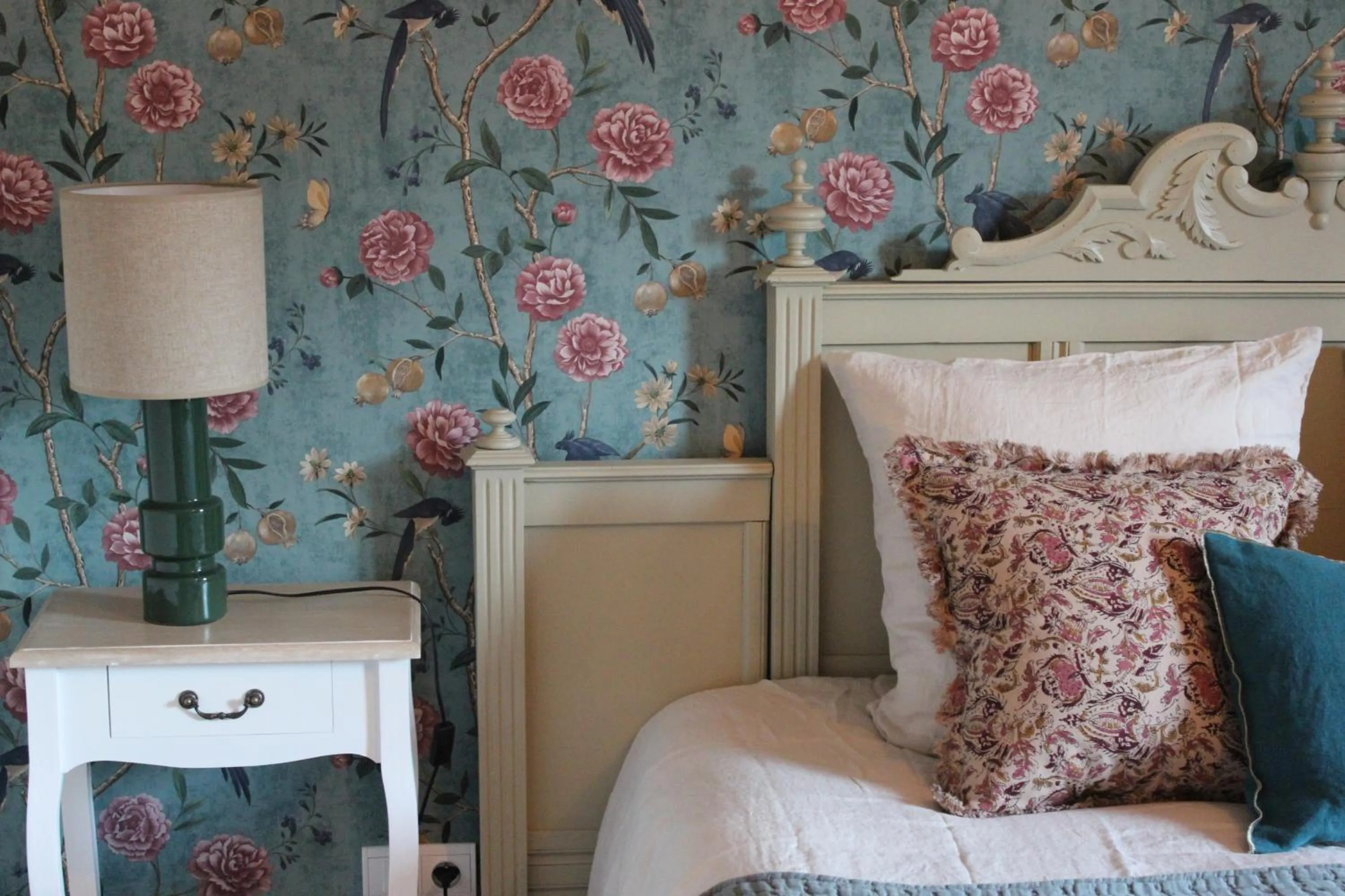 Bedroom, Bed in Les Chenes Rouges