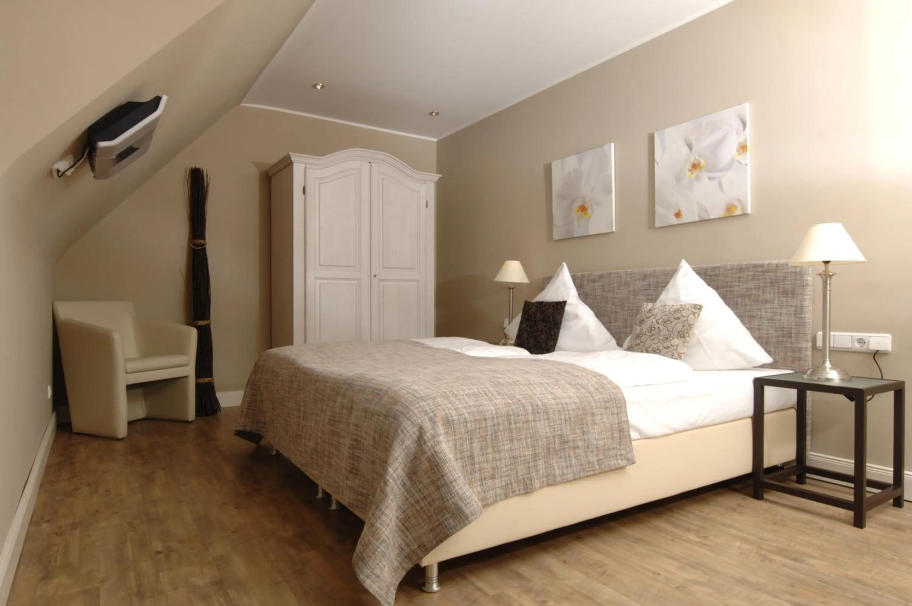 Bed in Hotel Alster Au