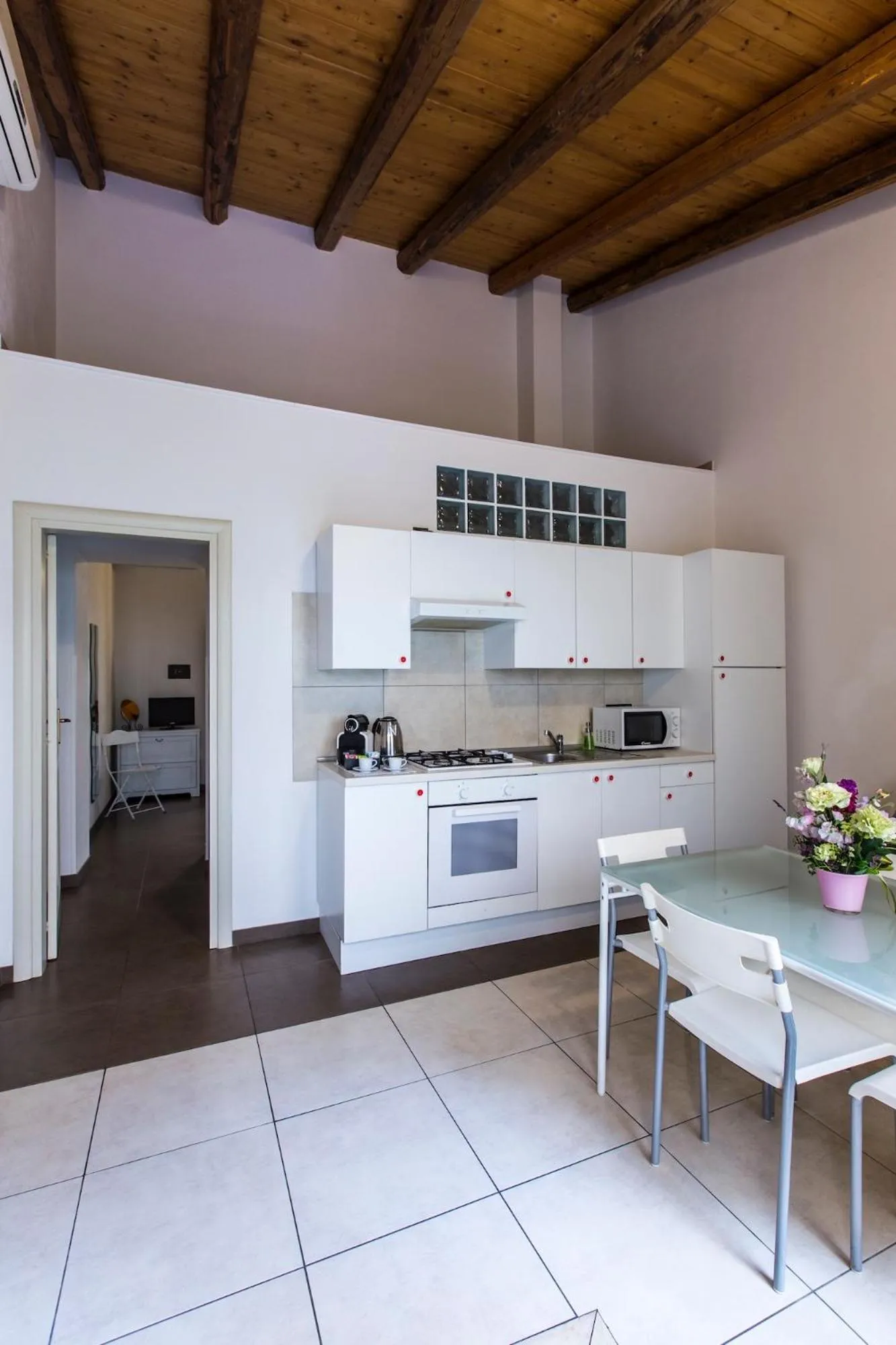 Coffee/tea facilities in Kyanos Residence