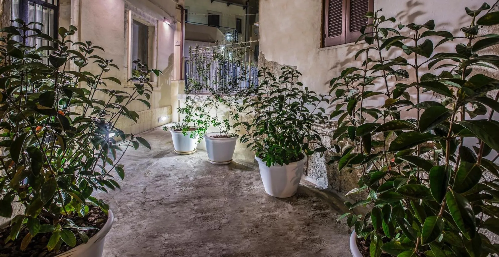 Facade/entrance in Kyanos Residence