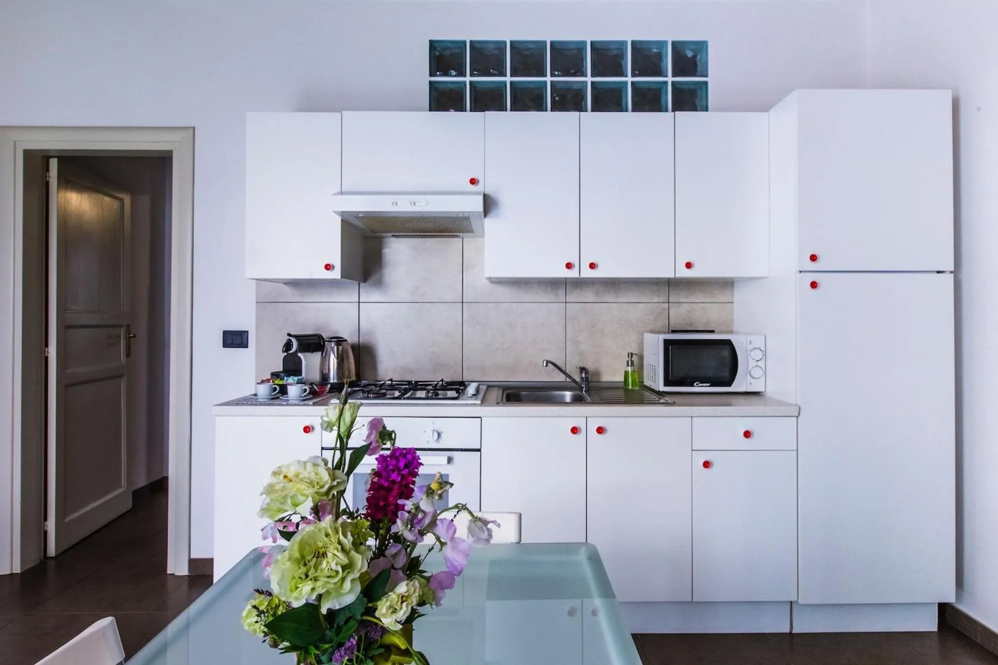 Coffee/tea facilities in Kyanos Residence