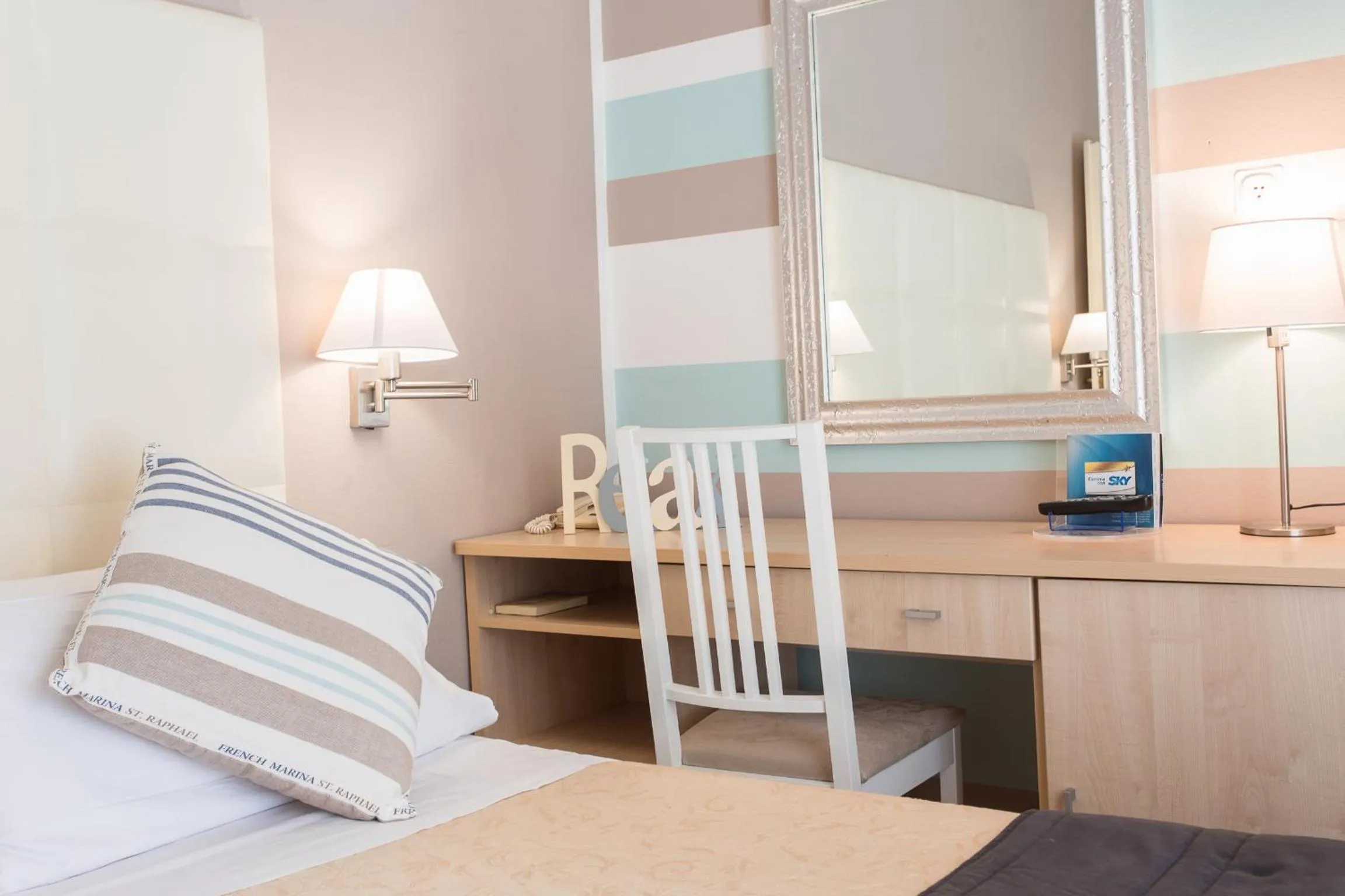 Decorative detail, Bed in Hotel Flora