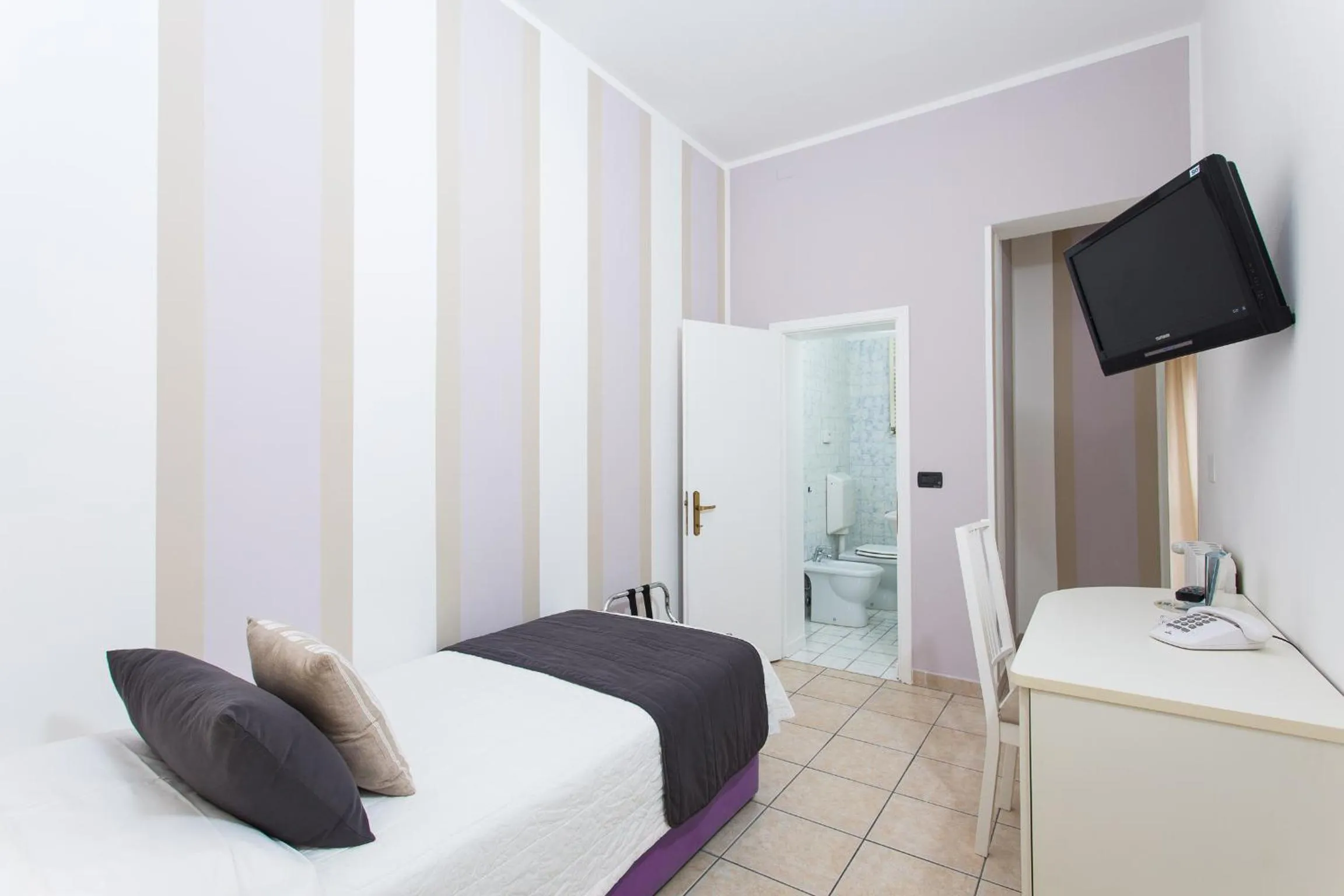 Photo of the whole room, Bed in Hotel Flora