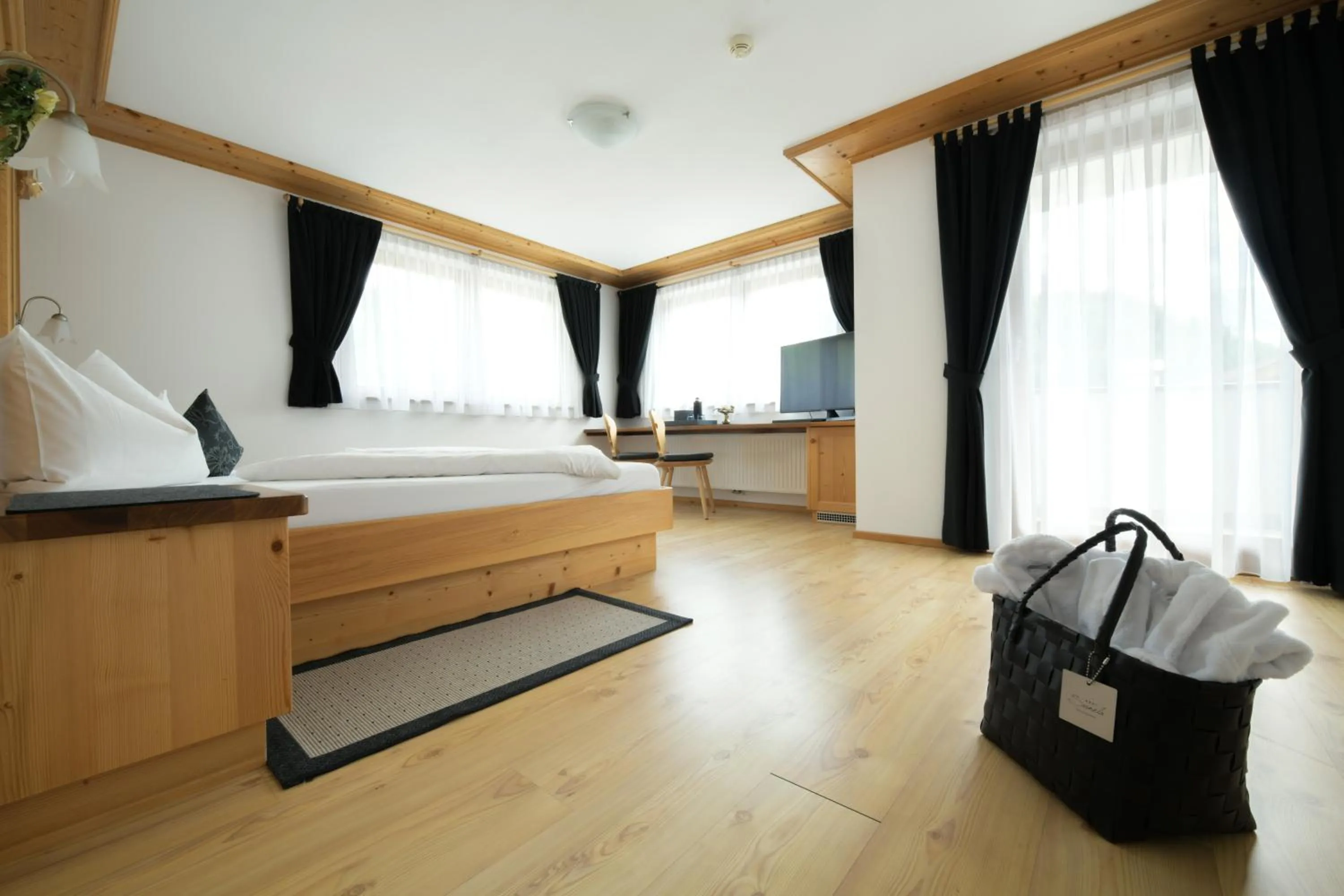 Photo of the whole room, Bed in Garni Sunela B&B