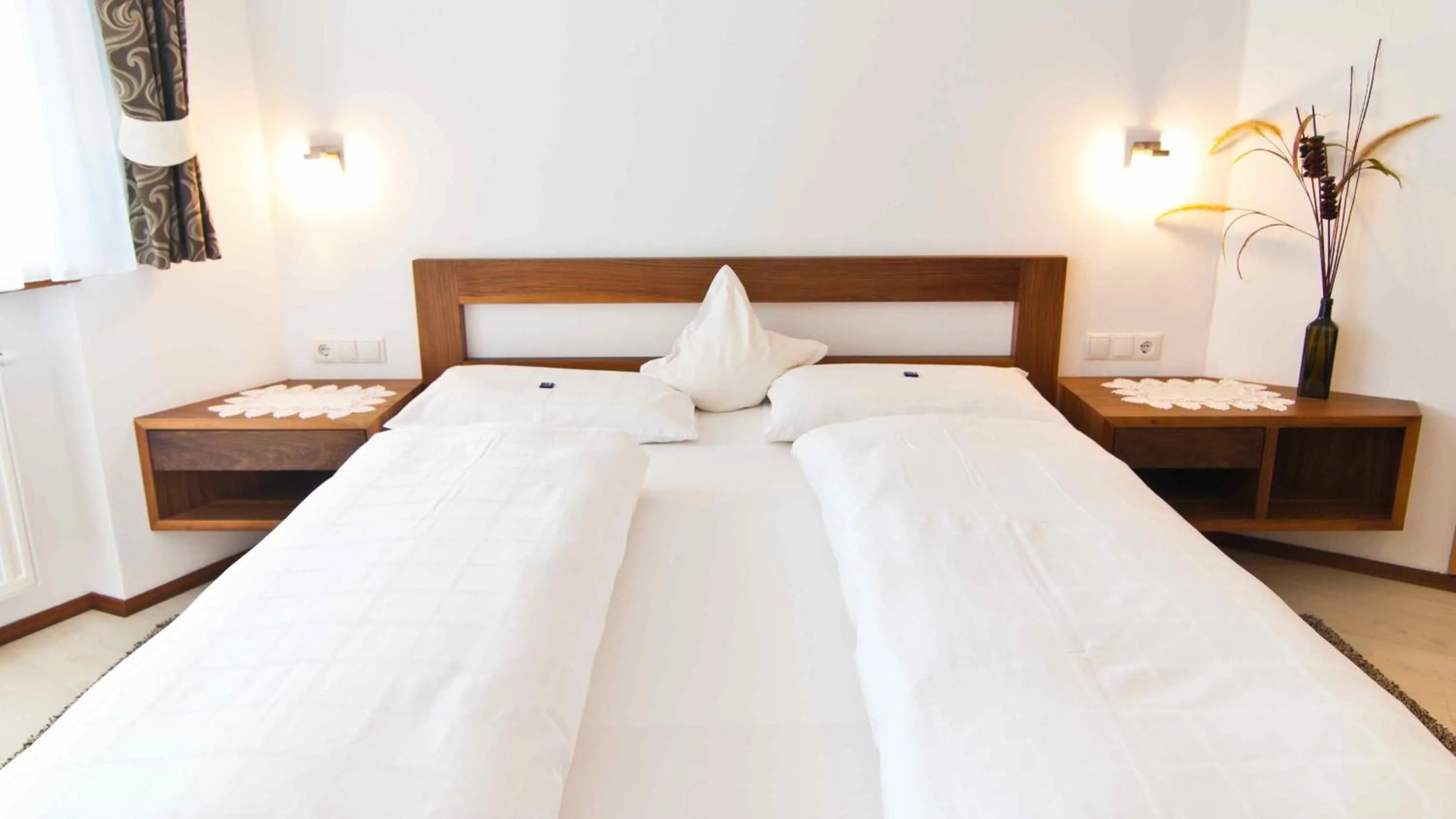 Bed in Garni Sunela B&B