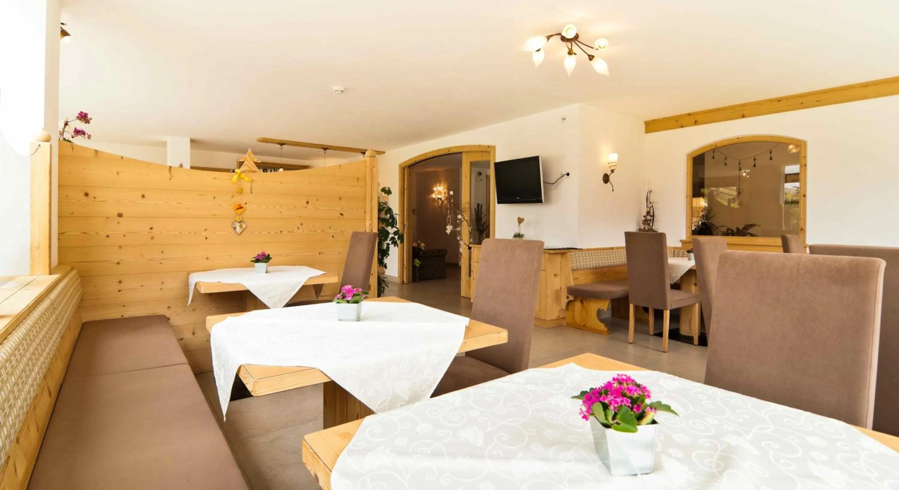 Restaurant/places to eat in Garni Sunela B&B