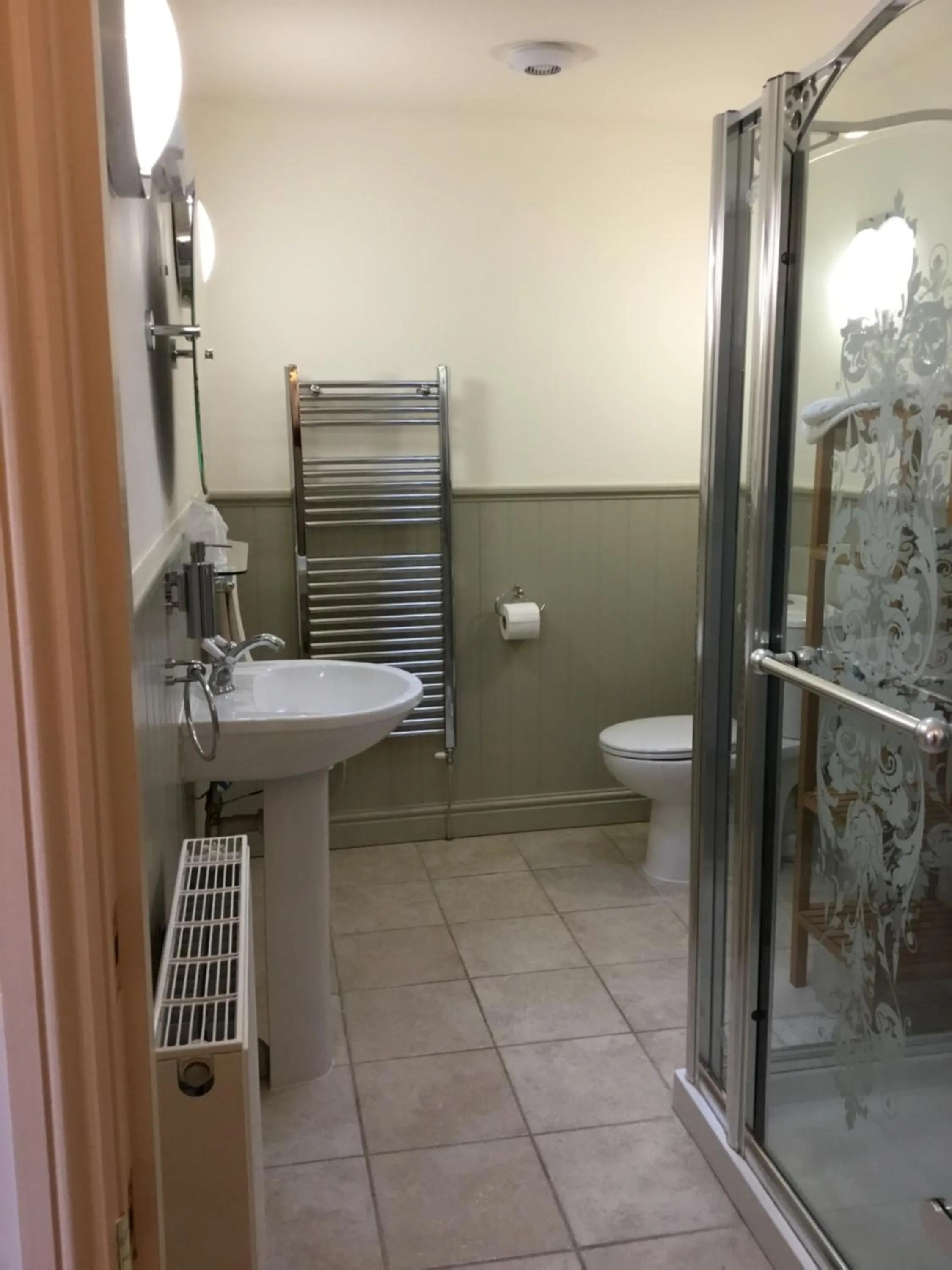 Bathroom in Jex Farmhouse B&B