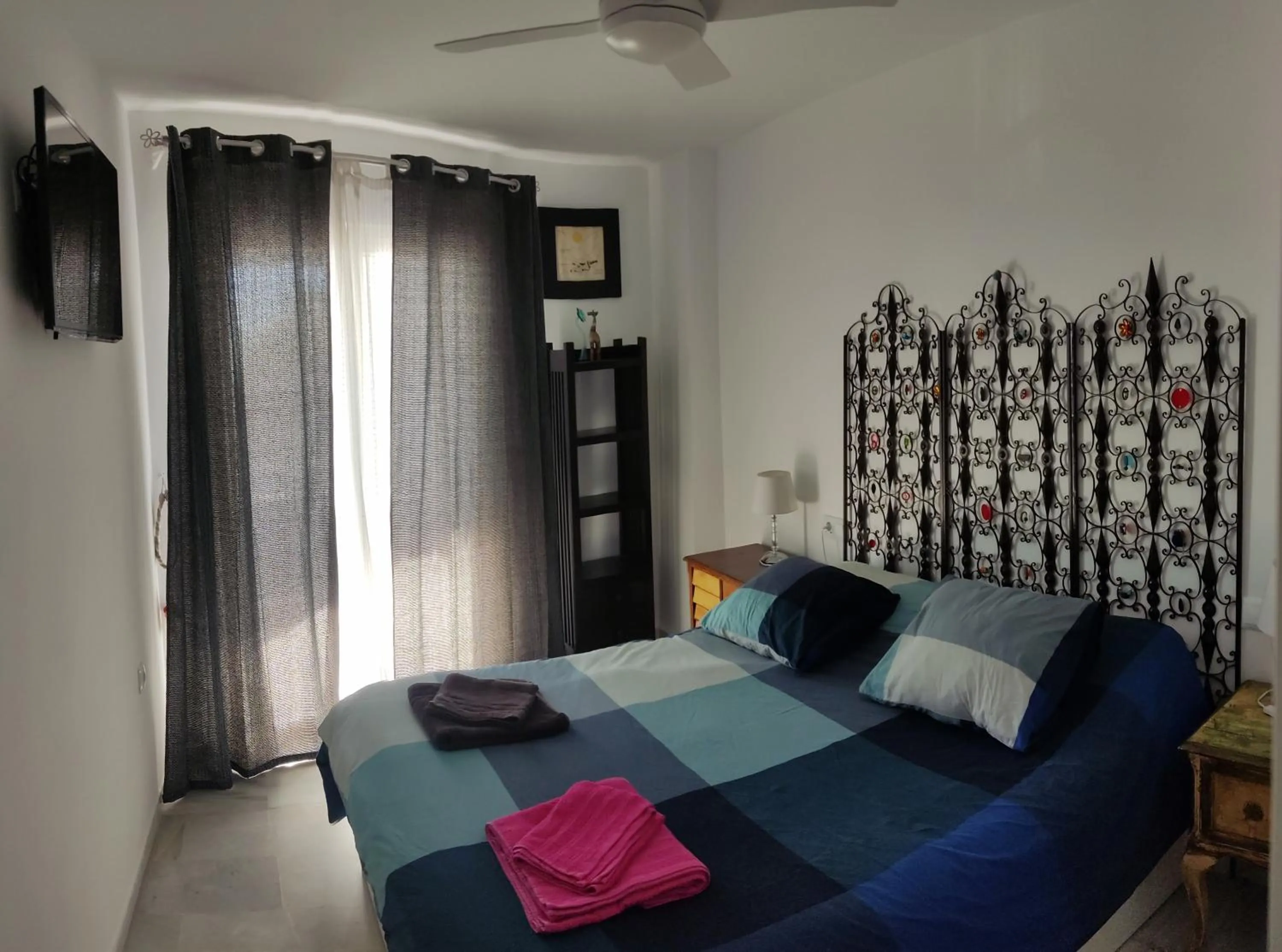 Photo of the whole room, Bed in Txistu HOME, Almuñécar Beach