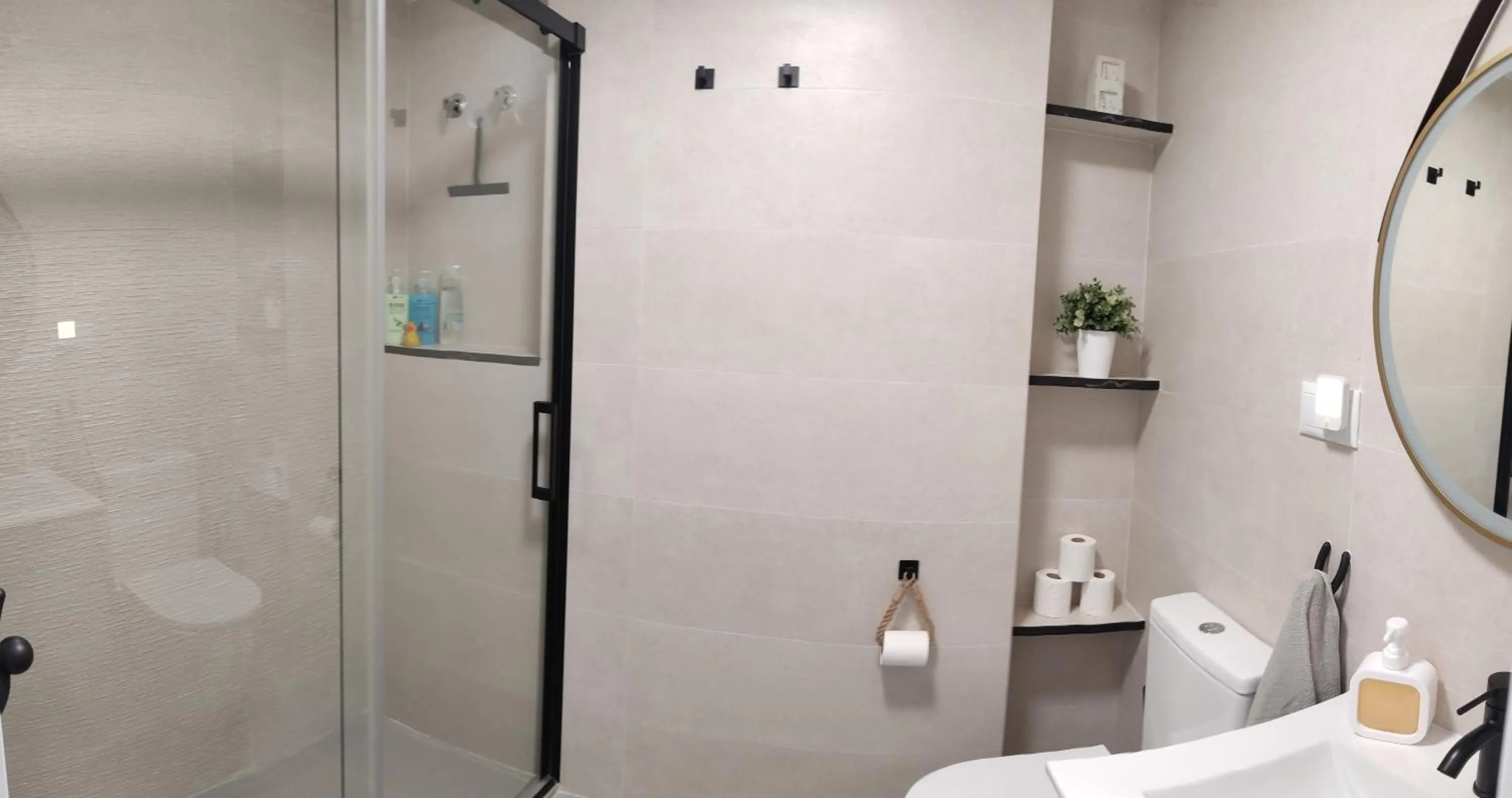 Shower in Txistu HOME, Almuñécar Beach
