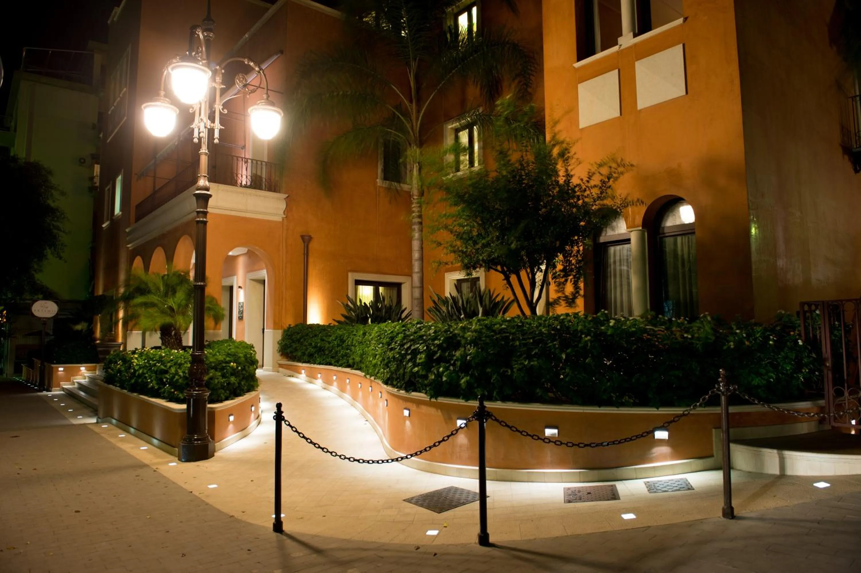 Facade/entrance in Artemis Hotel