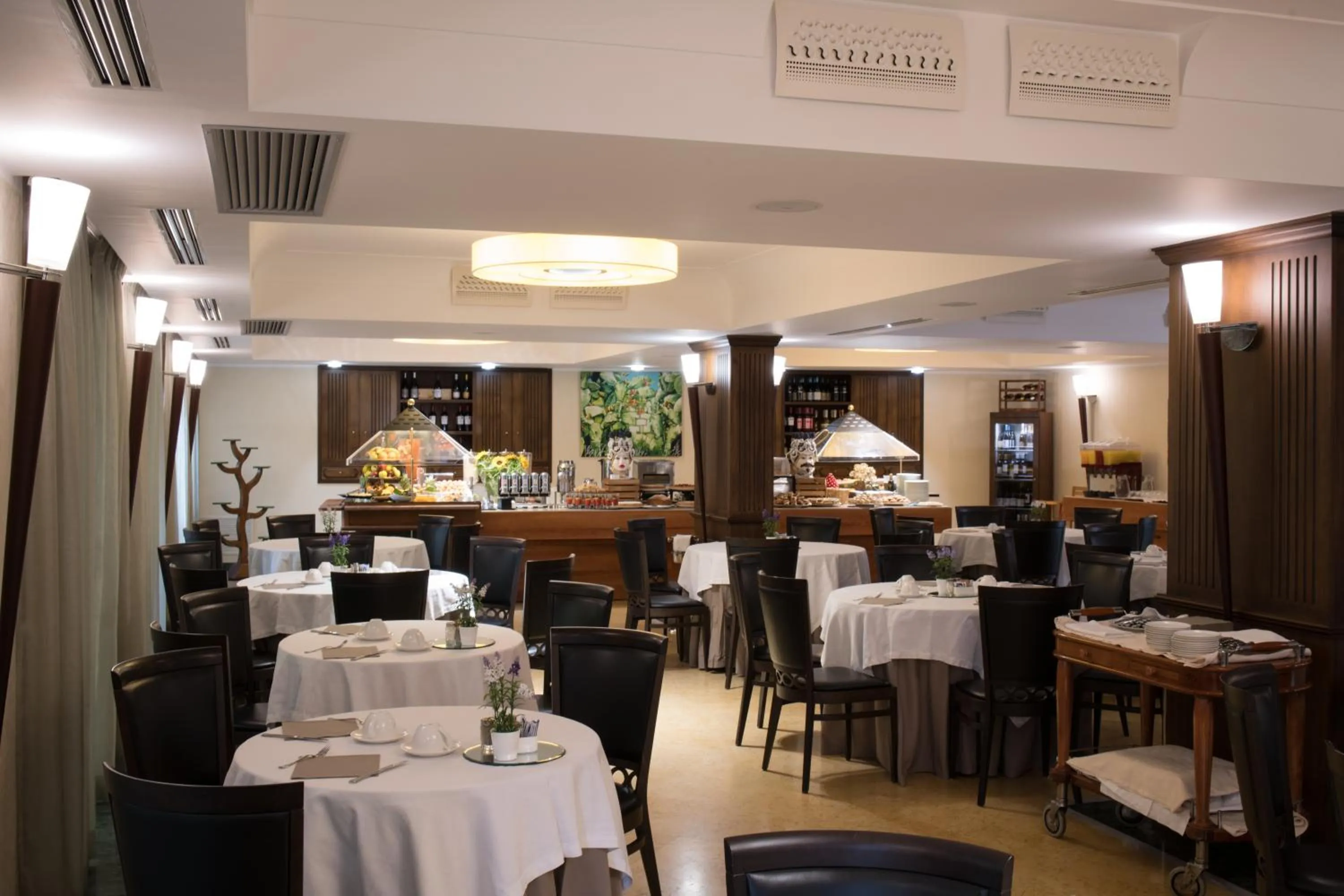 Restaurant/places to eat in Artemis Hotel