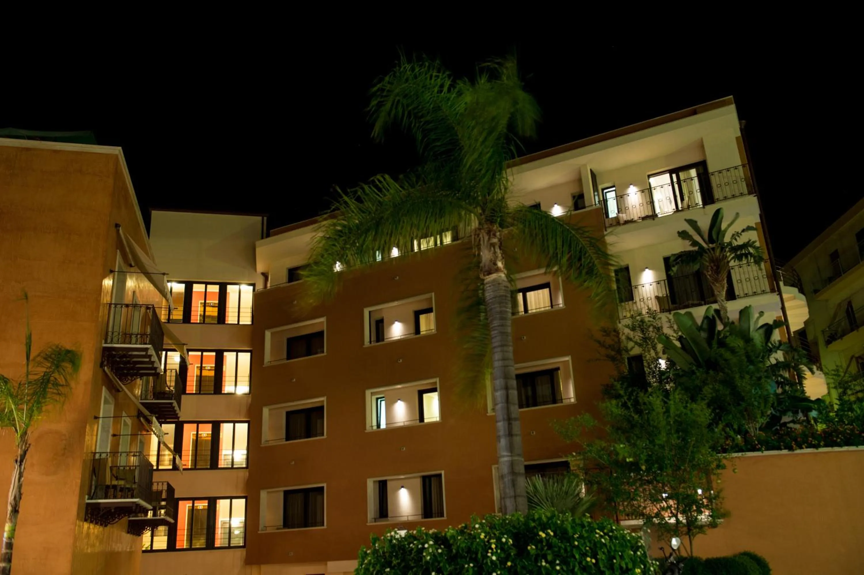 Facade/entrance in Artemis Hotel