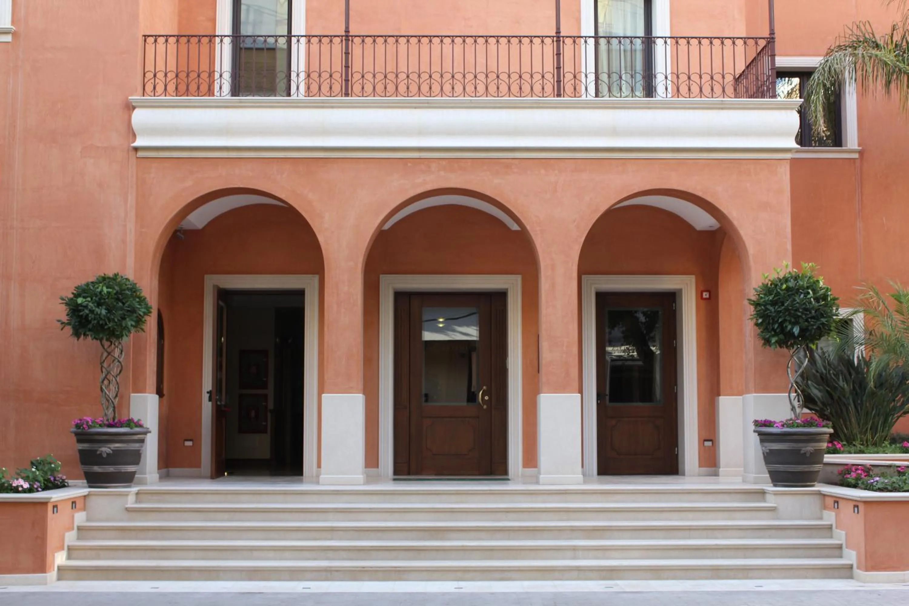 Facade/entrance in Artemis Hotel