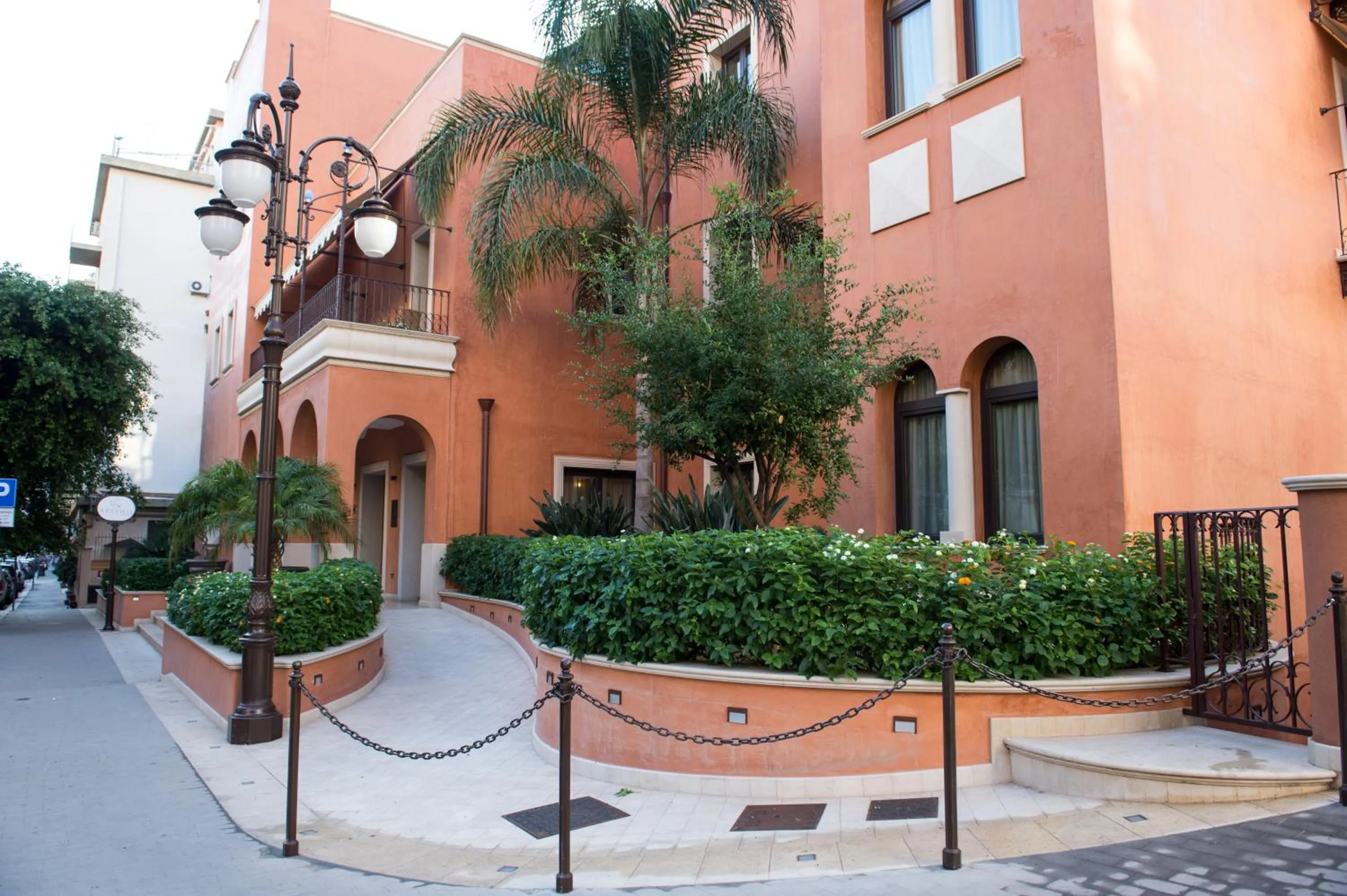 Facade/entrance in Artemis Hotel