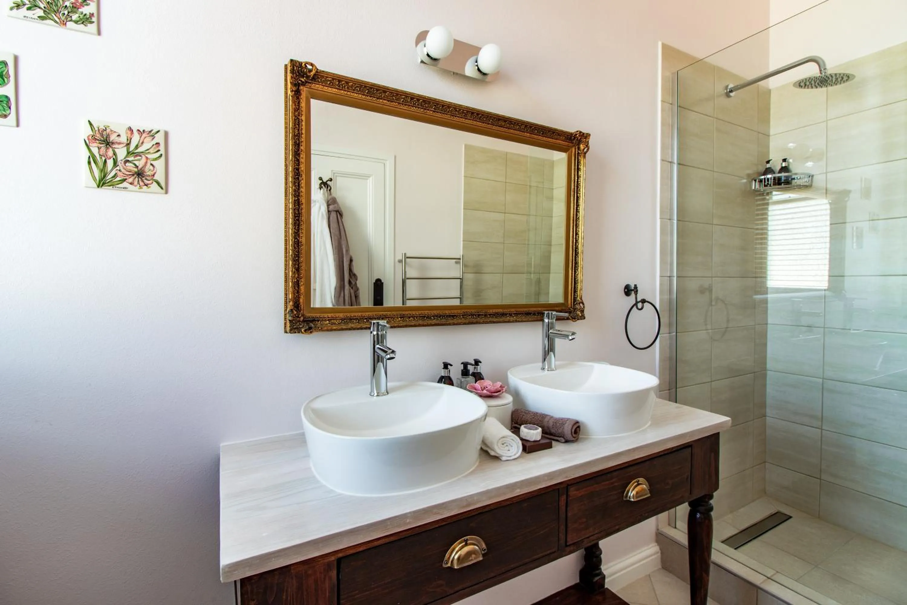 Toilet in Carmichael House Boutique Hotel