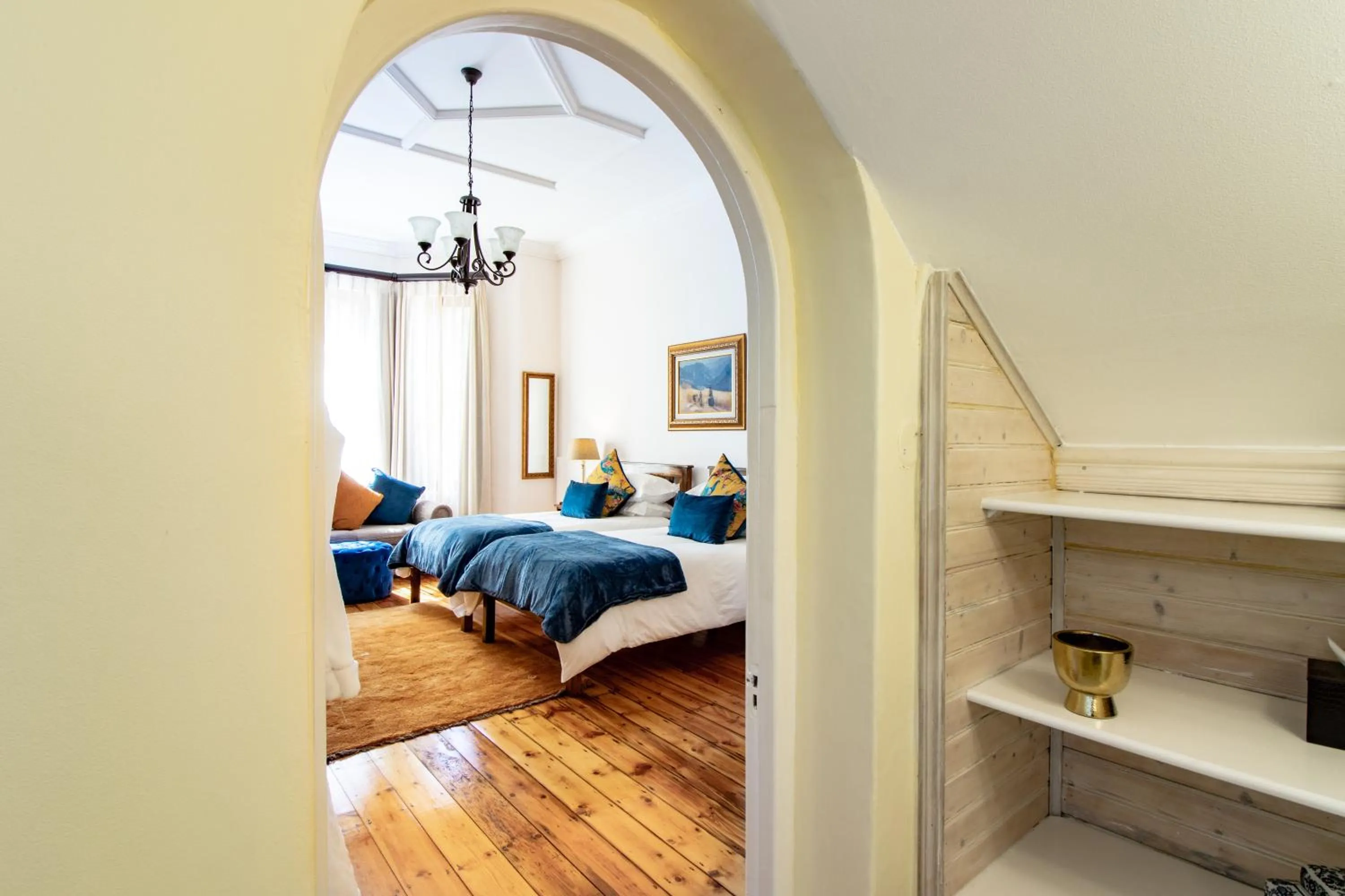 Photo of the whole room, Bed in Carmichael House Boutique Hotel