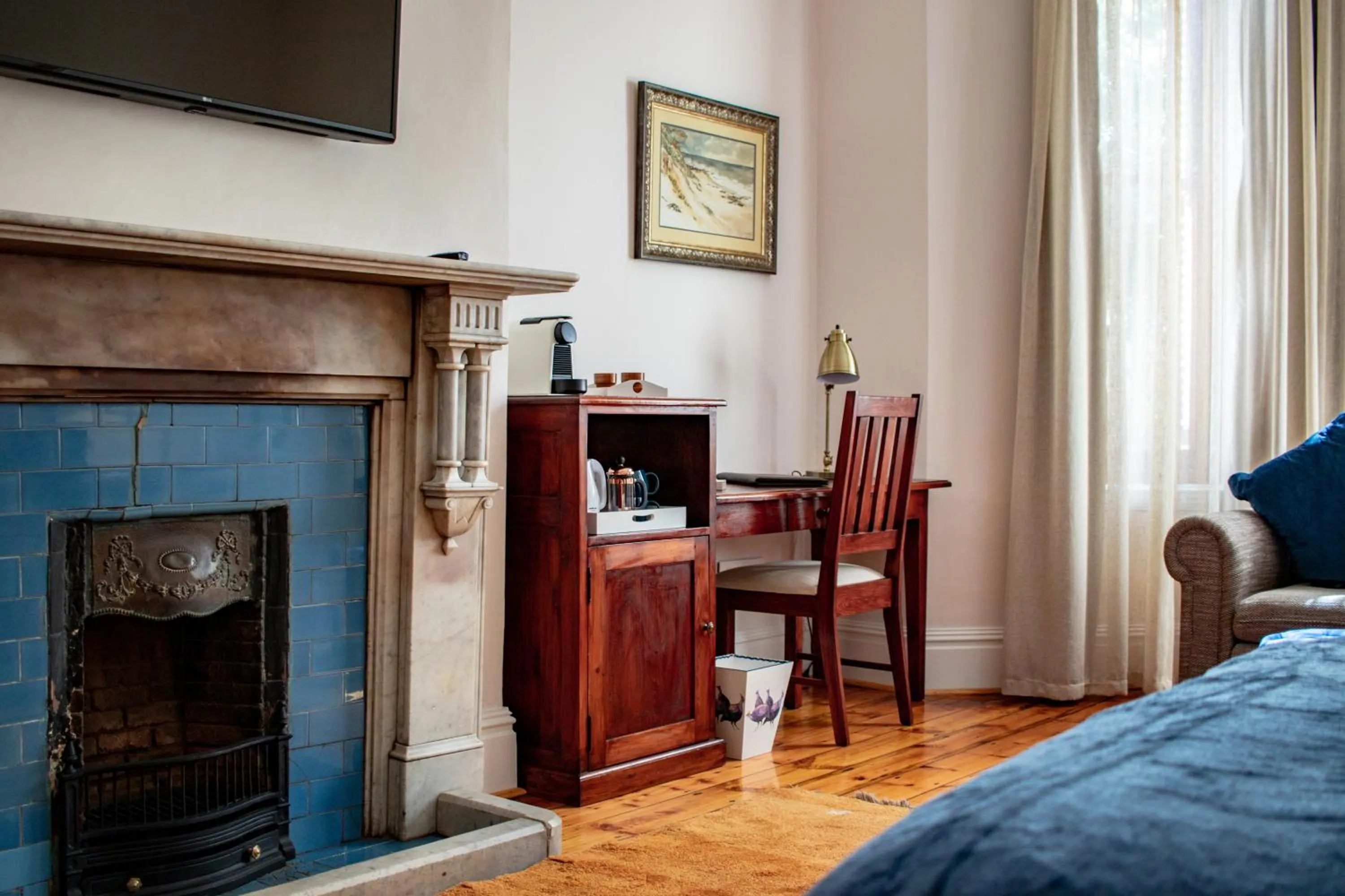 TV and multimedia in Carmichael House Boutique Hotel