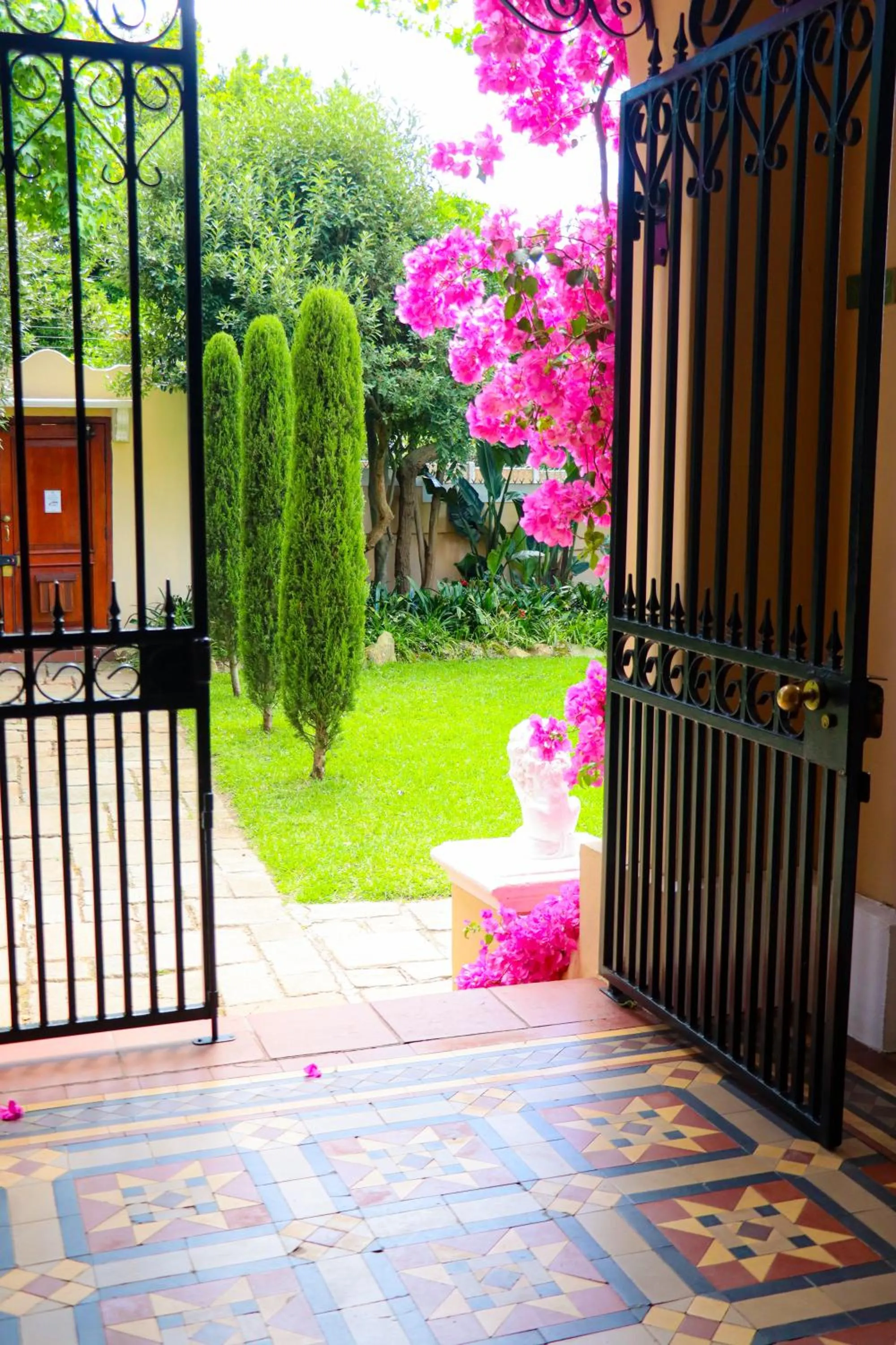 Facade/entrance in Carmichael House Boutique Hotel