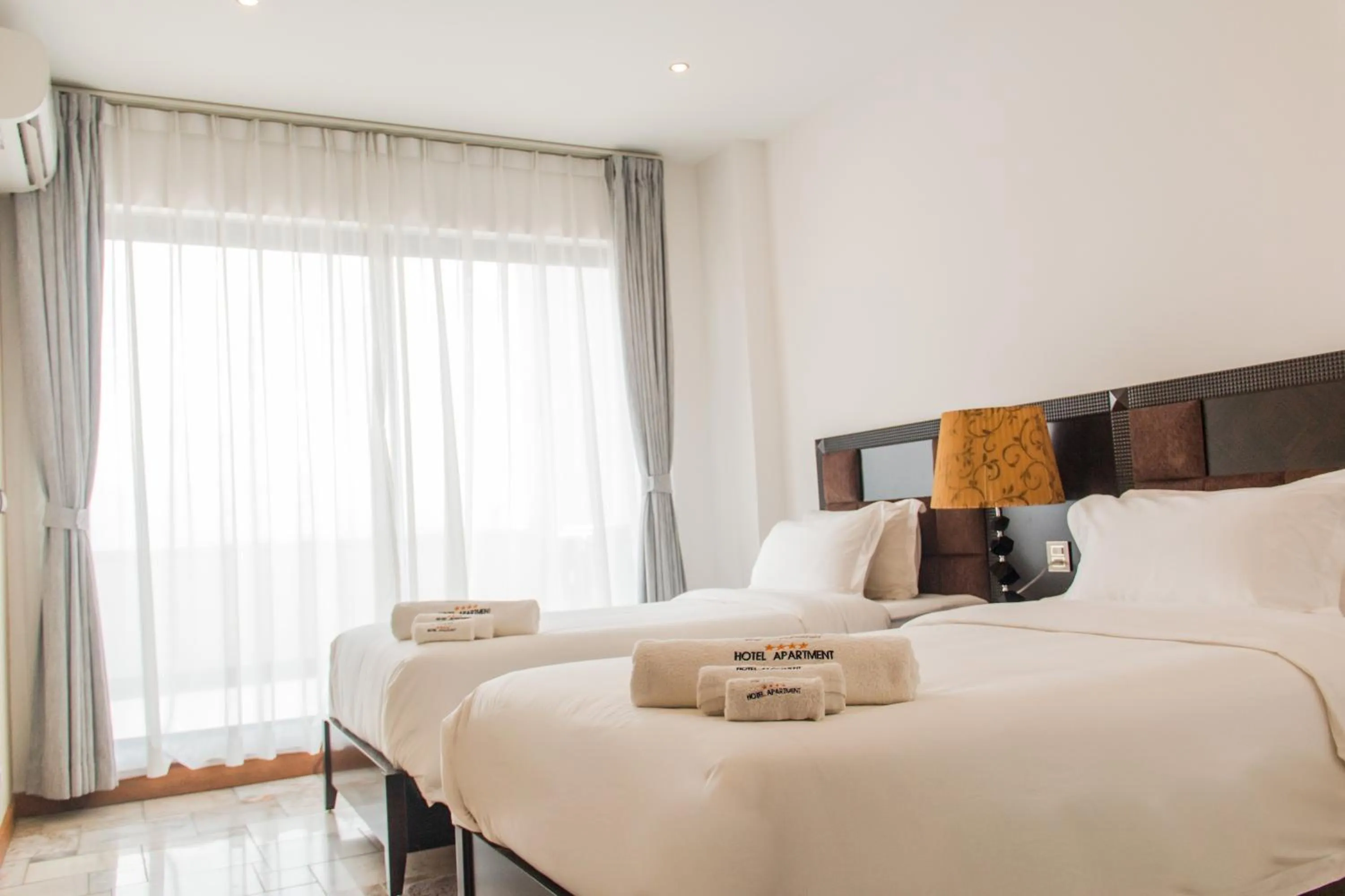 Bed in The Streamliner Hotel Apartment